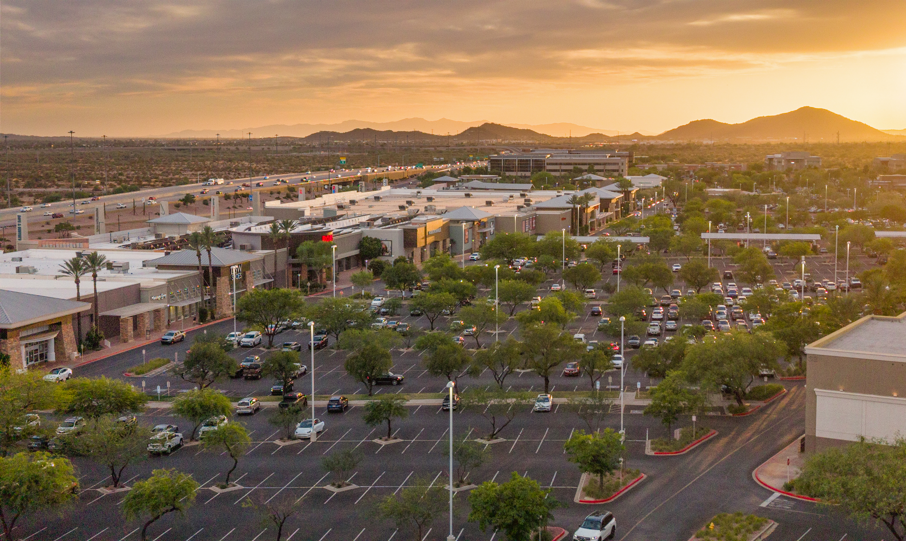 4724 E Parkside Lane 