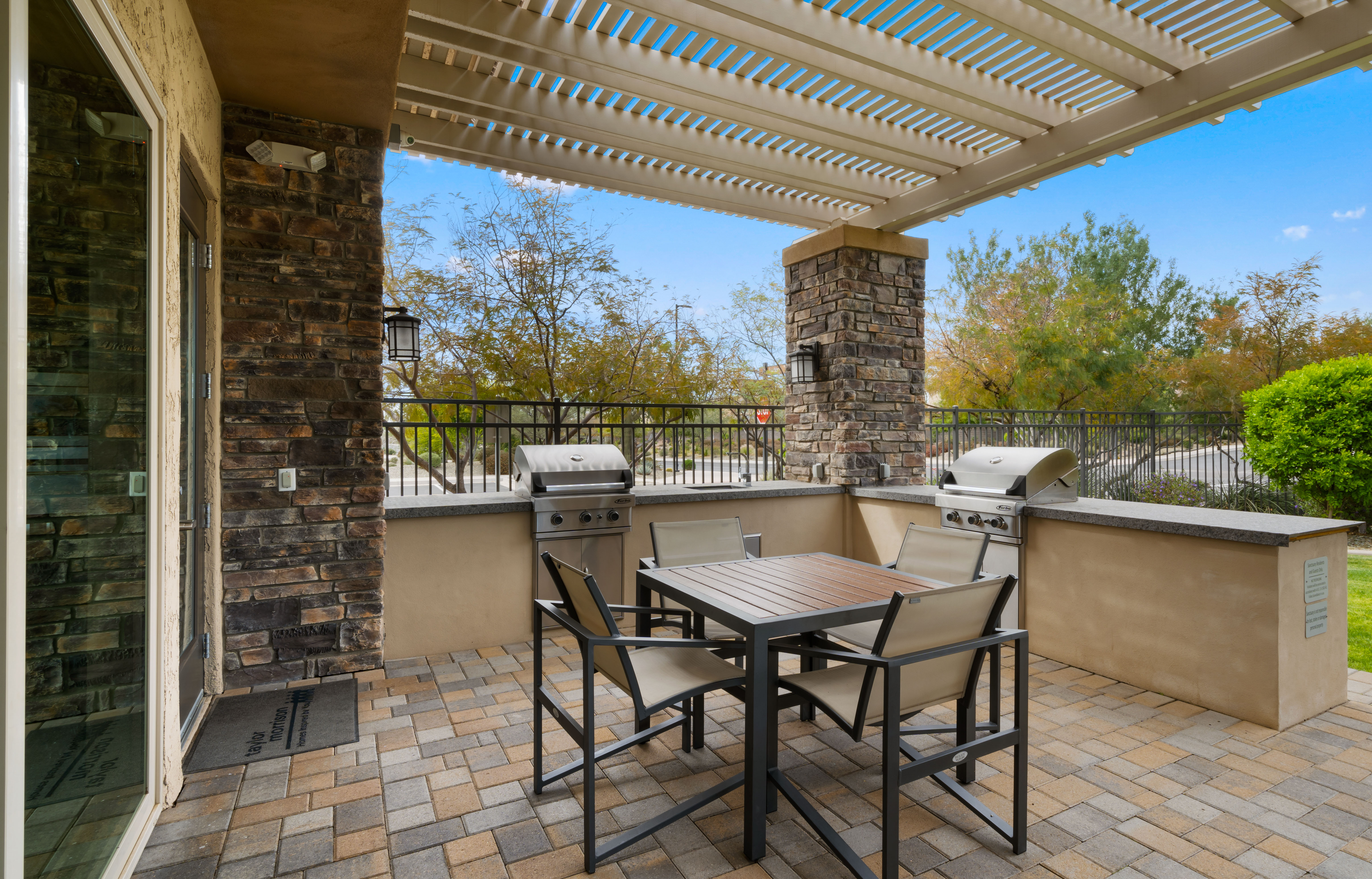 4724 E Parkside Lane 