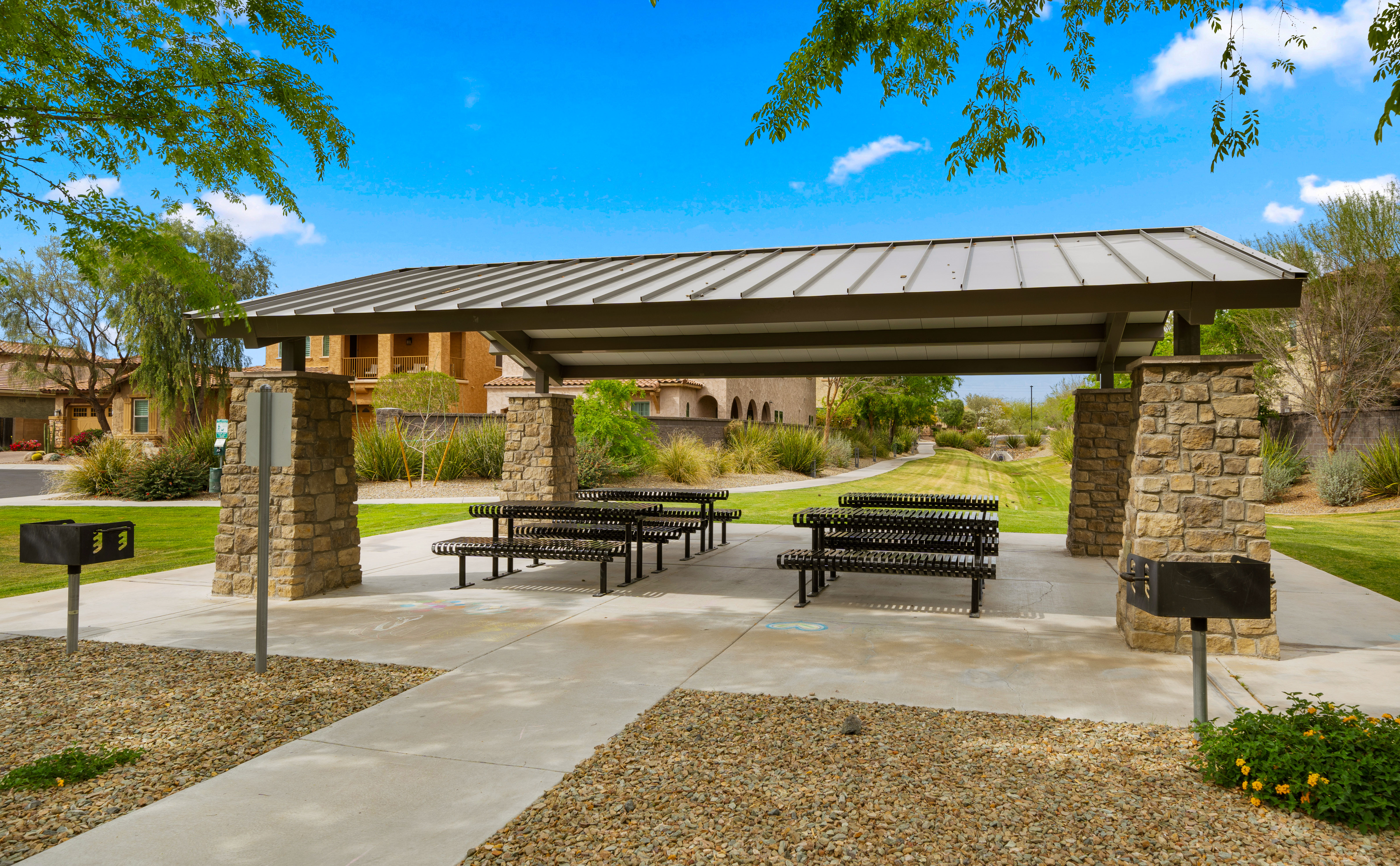 4724 E Parkside Lane 