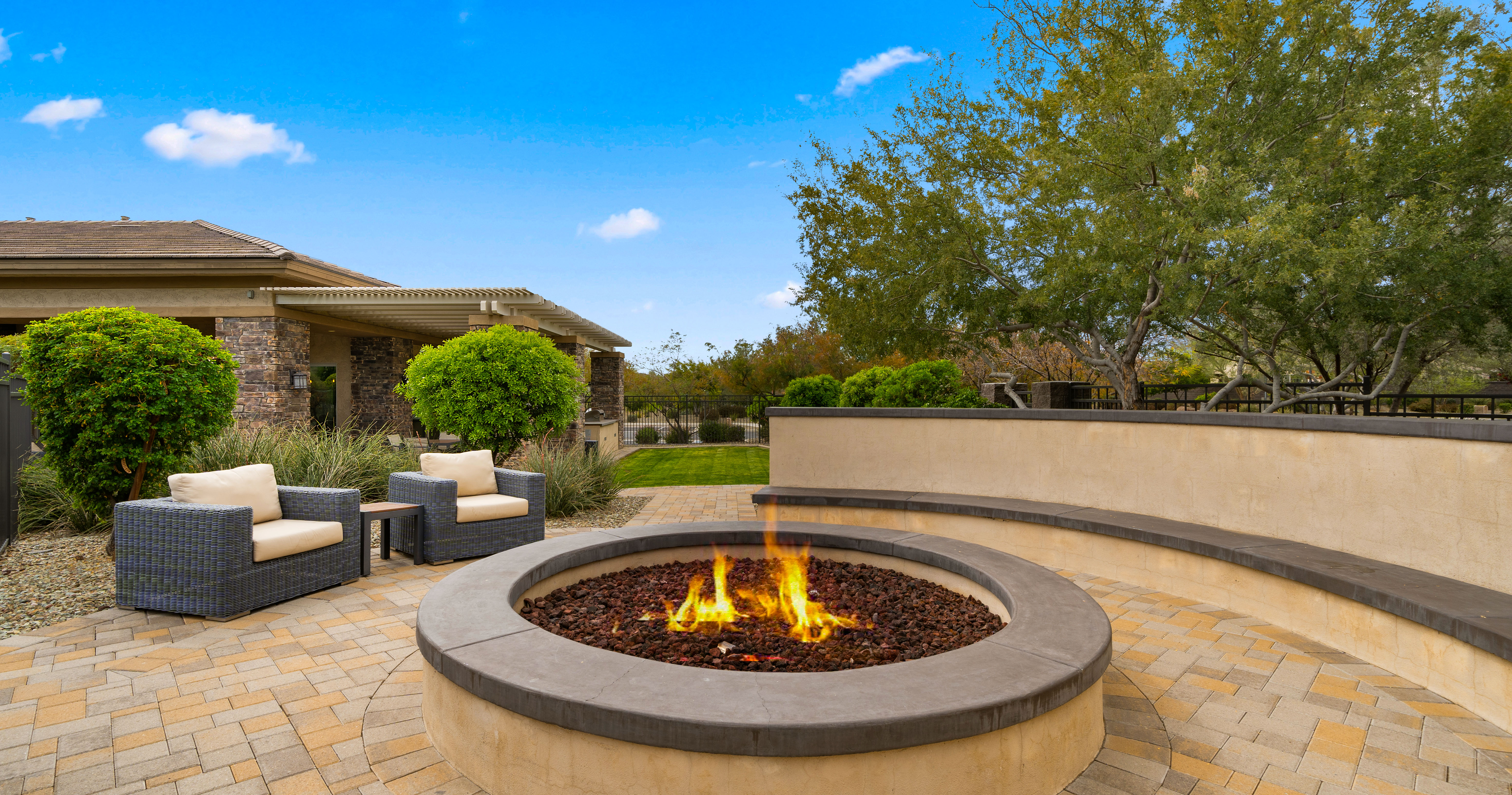 4724 E Parkside Lane 