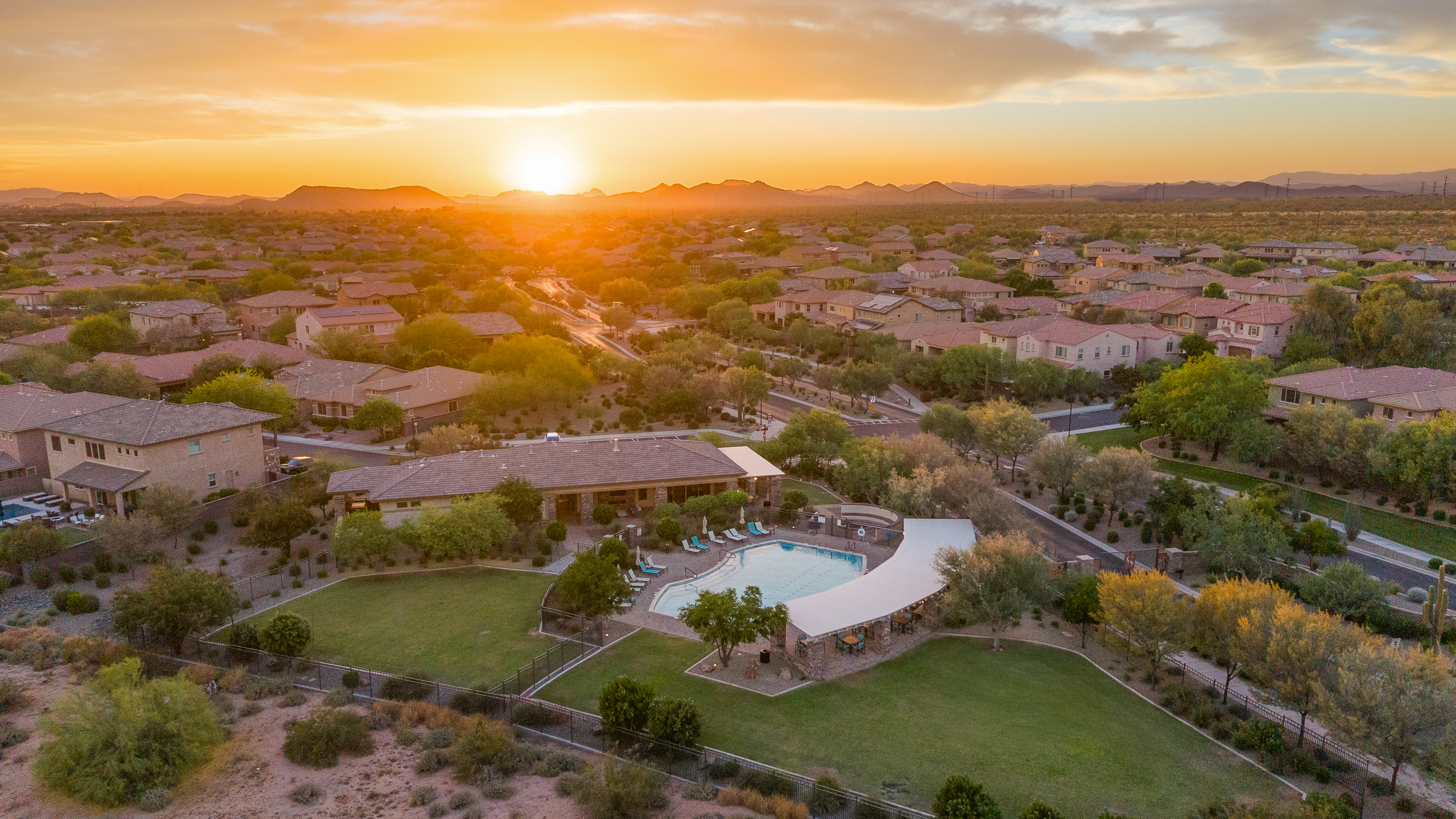 4724 E Parkside Lane 