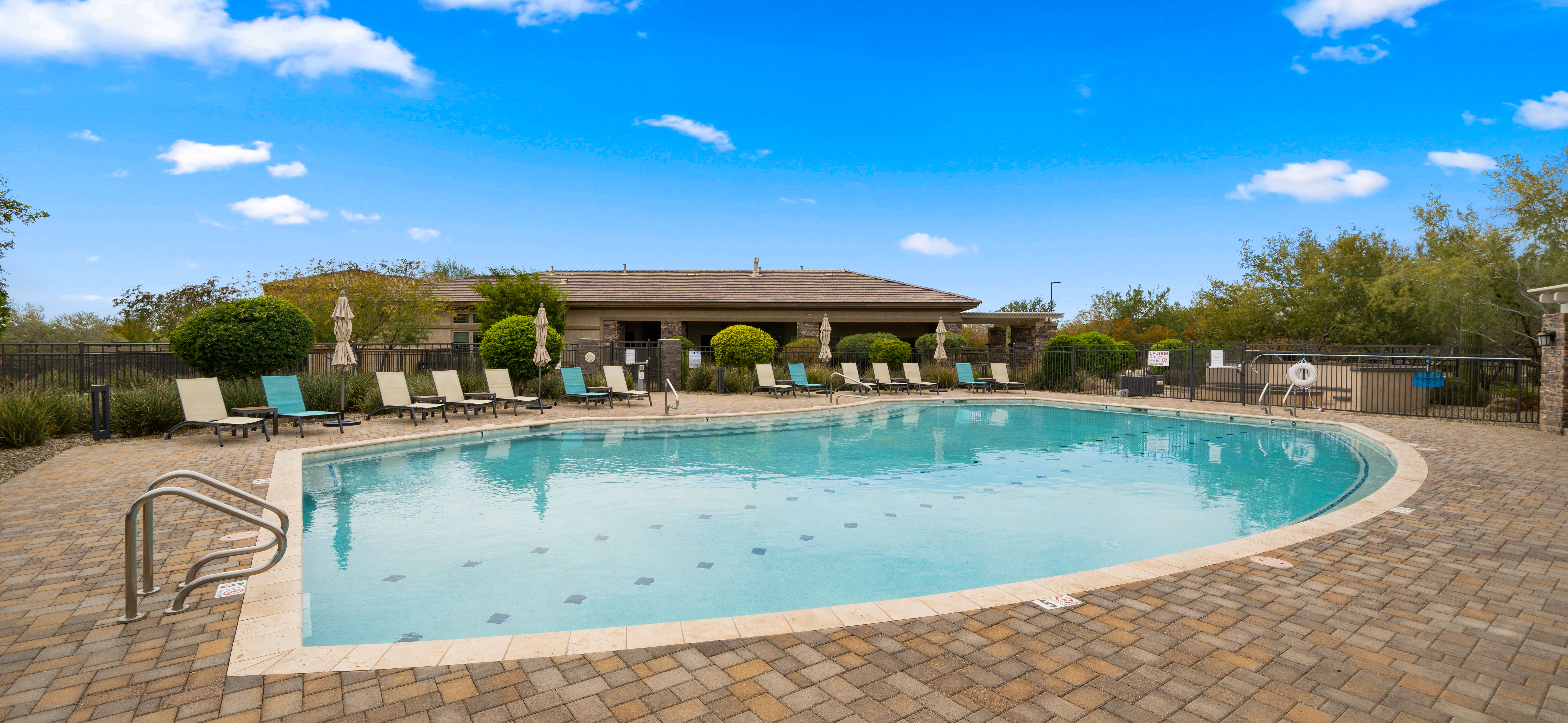 4724 E Parkside Lane 