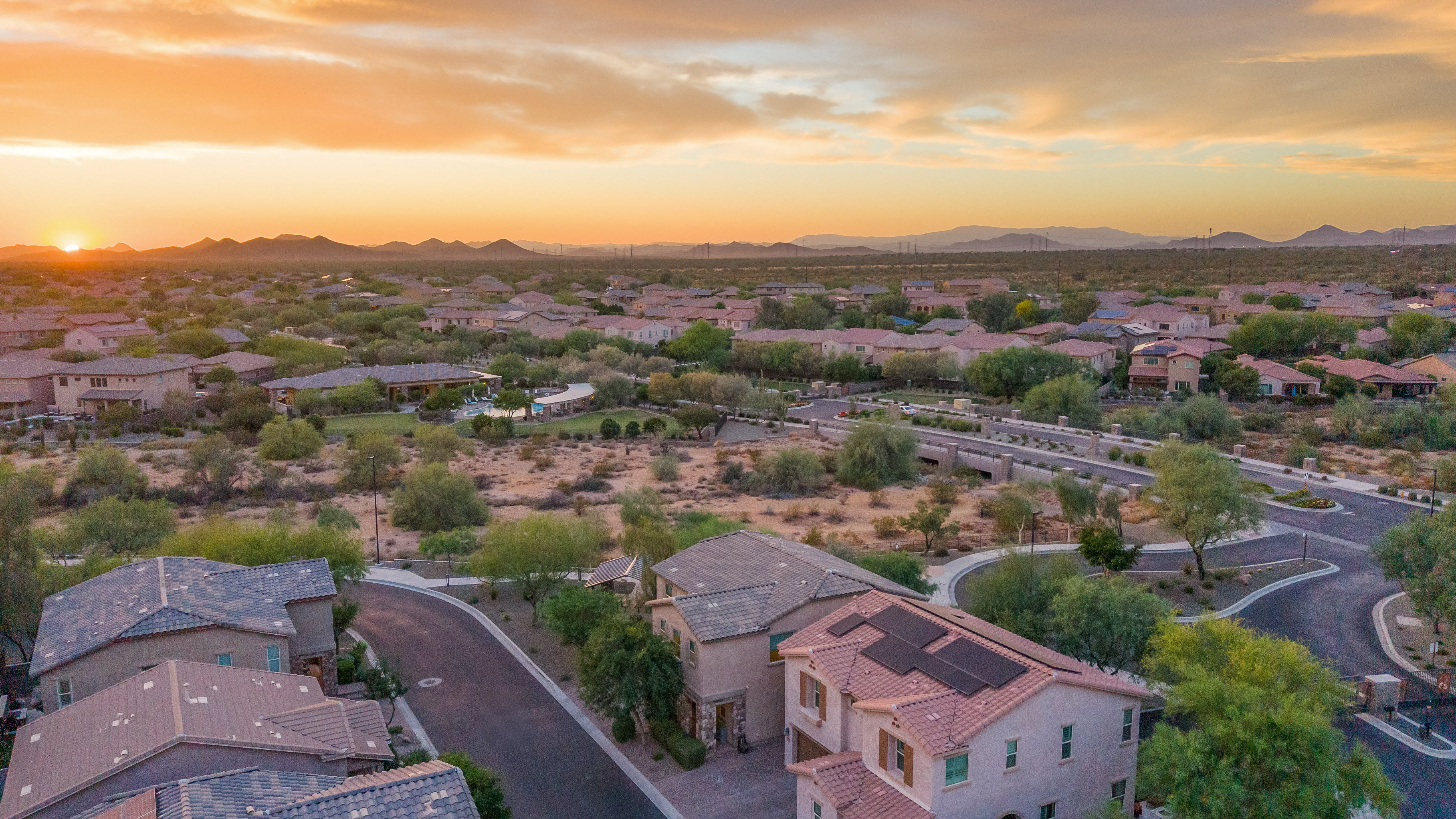 4724 E Parkside Lane 