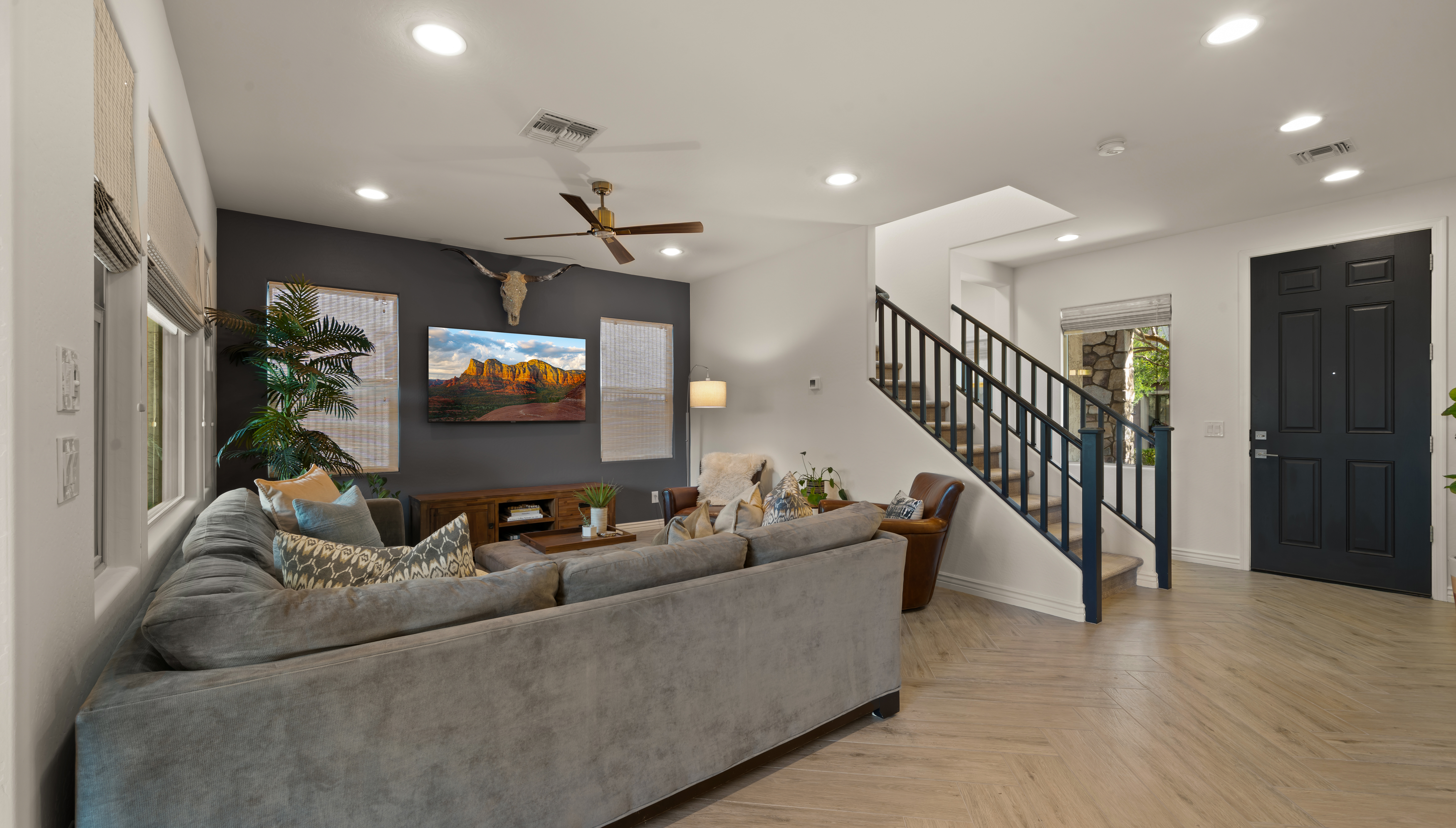 4724 E Parkside Lane 