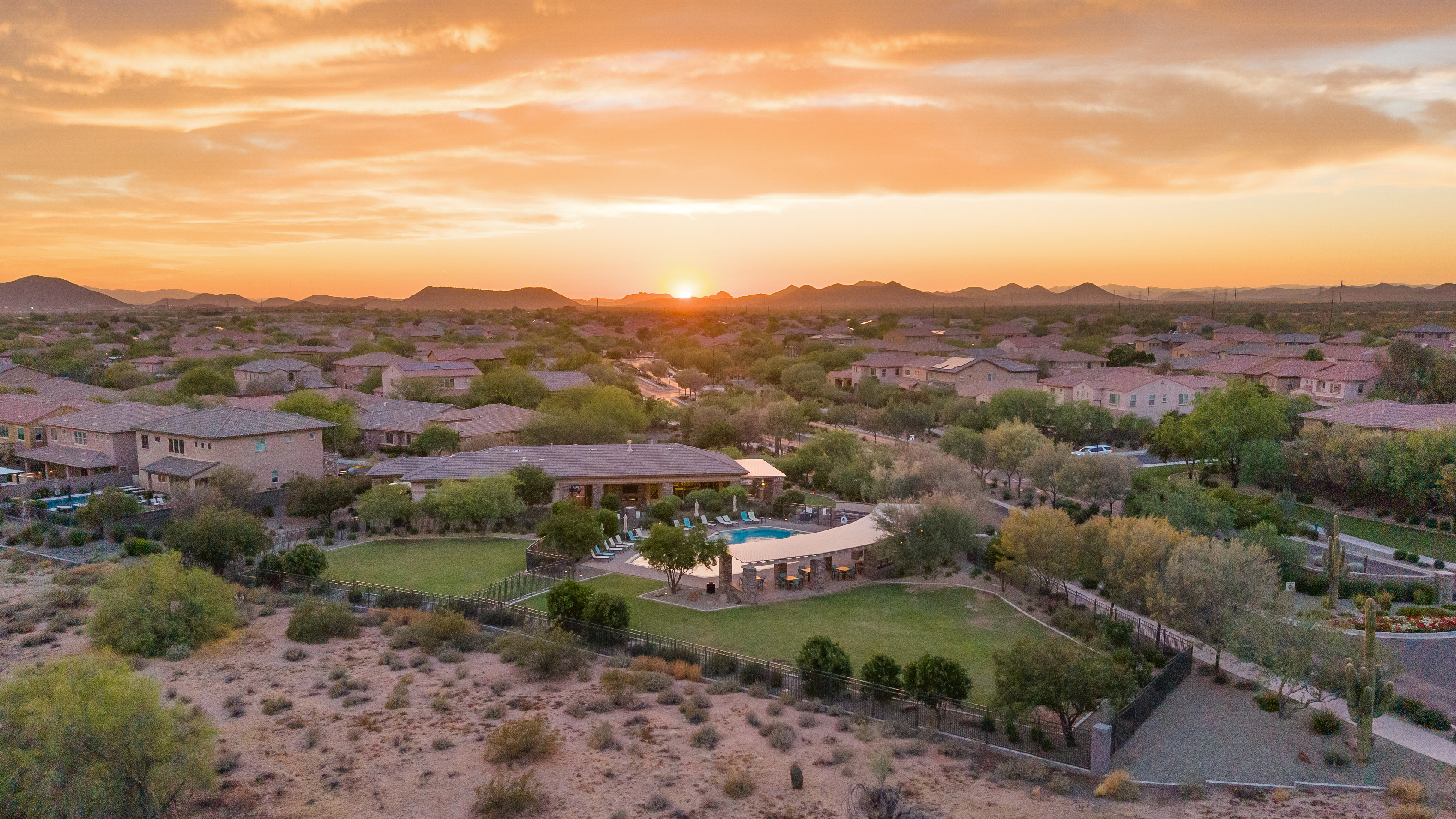 4724 E Parkside Lane 