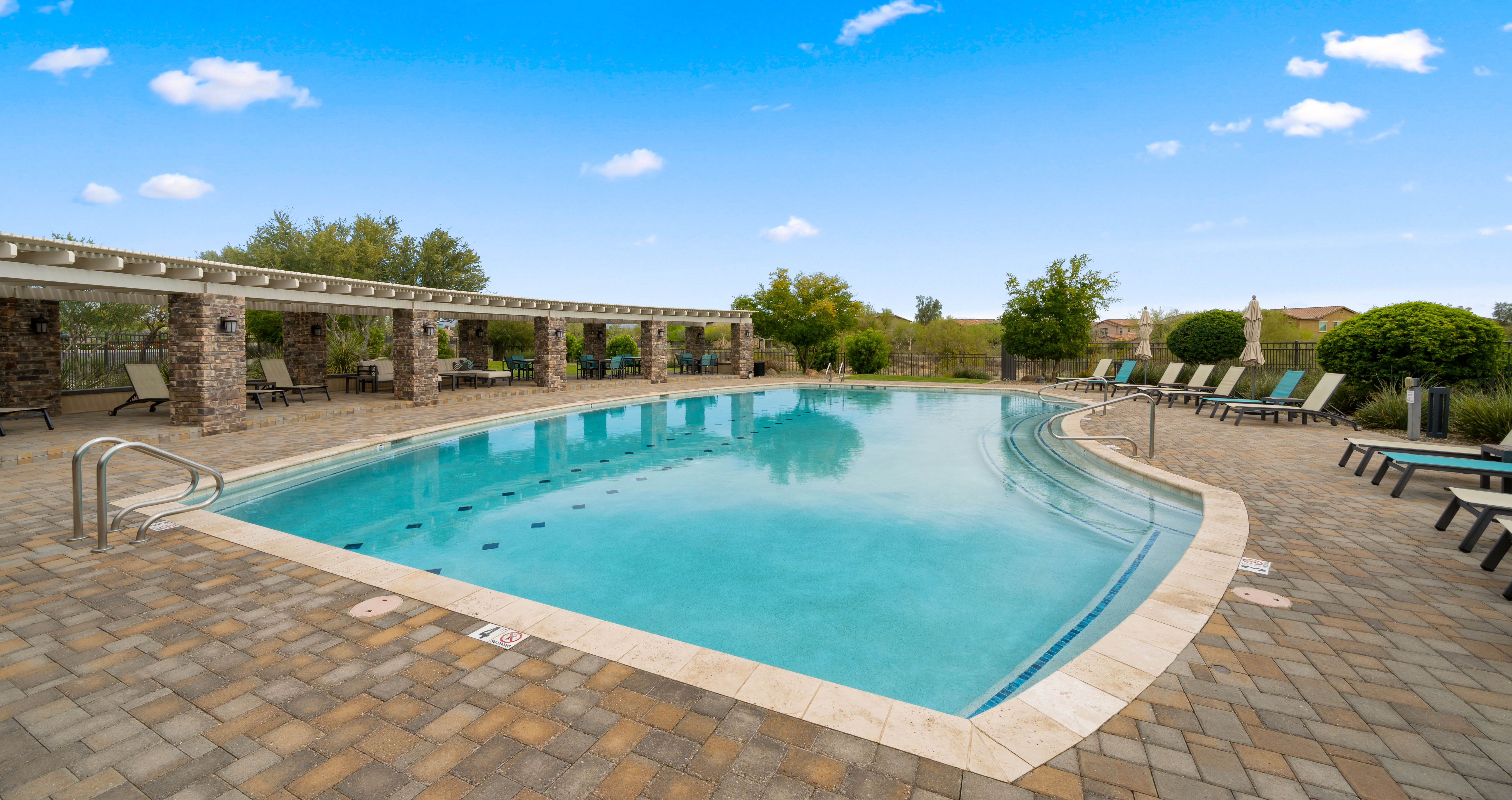 4724 E Parkside Lane 