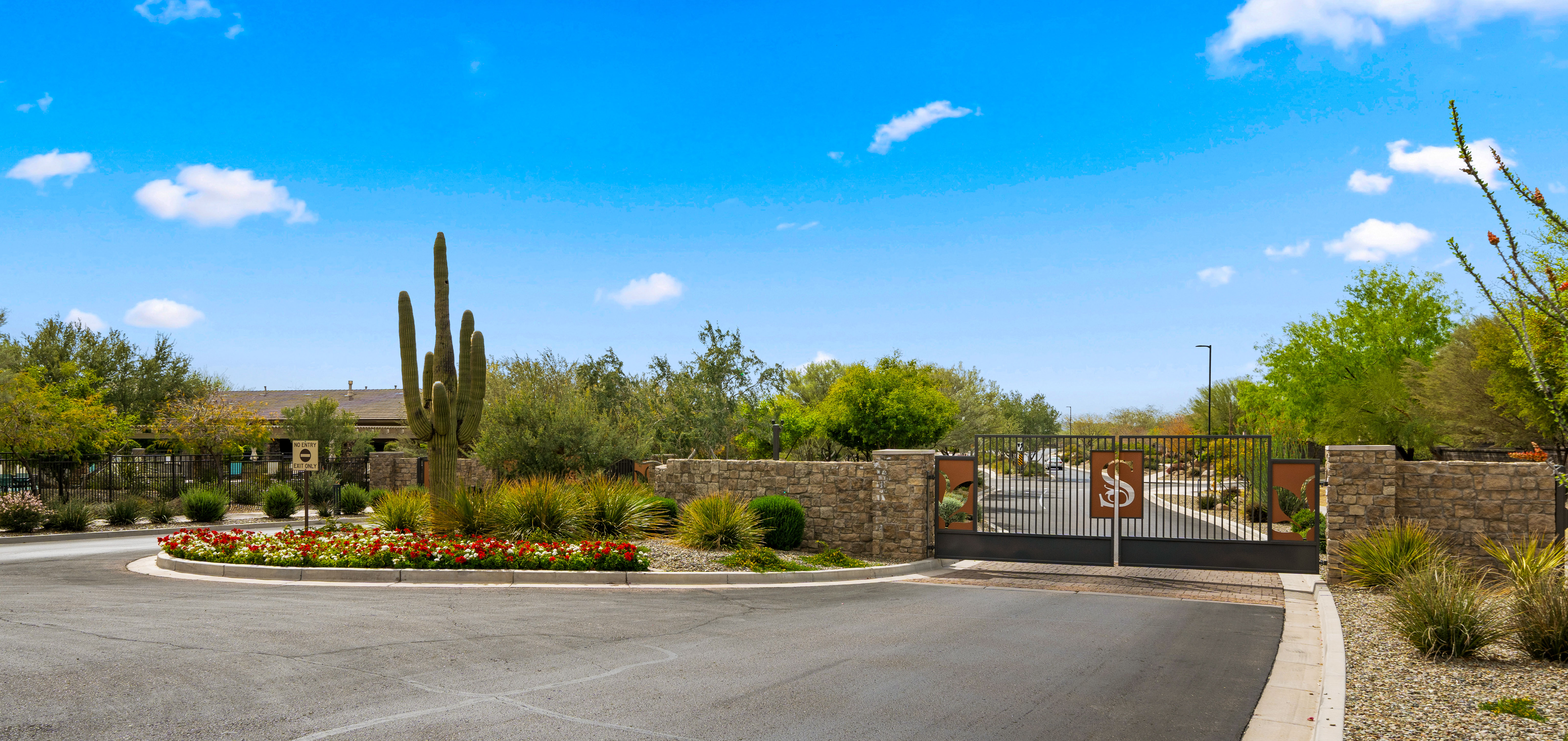 4724 E Parkside Lane 