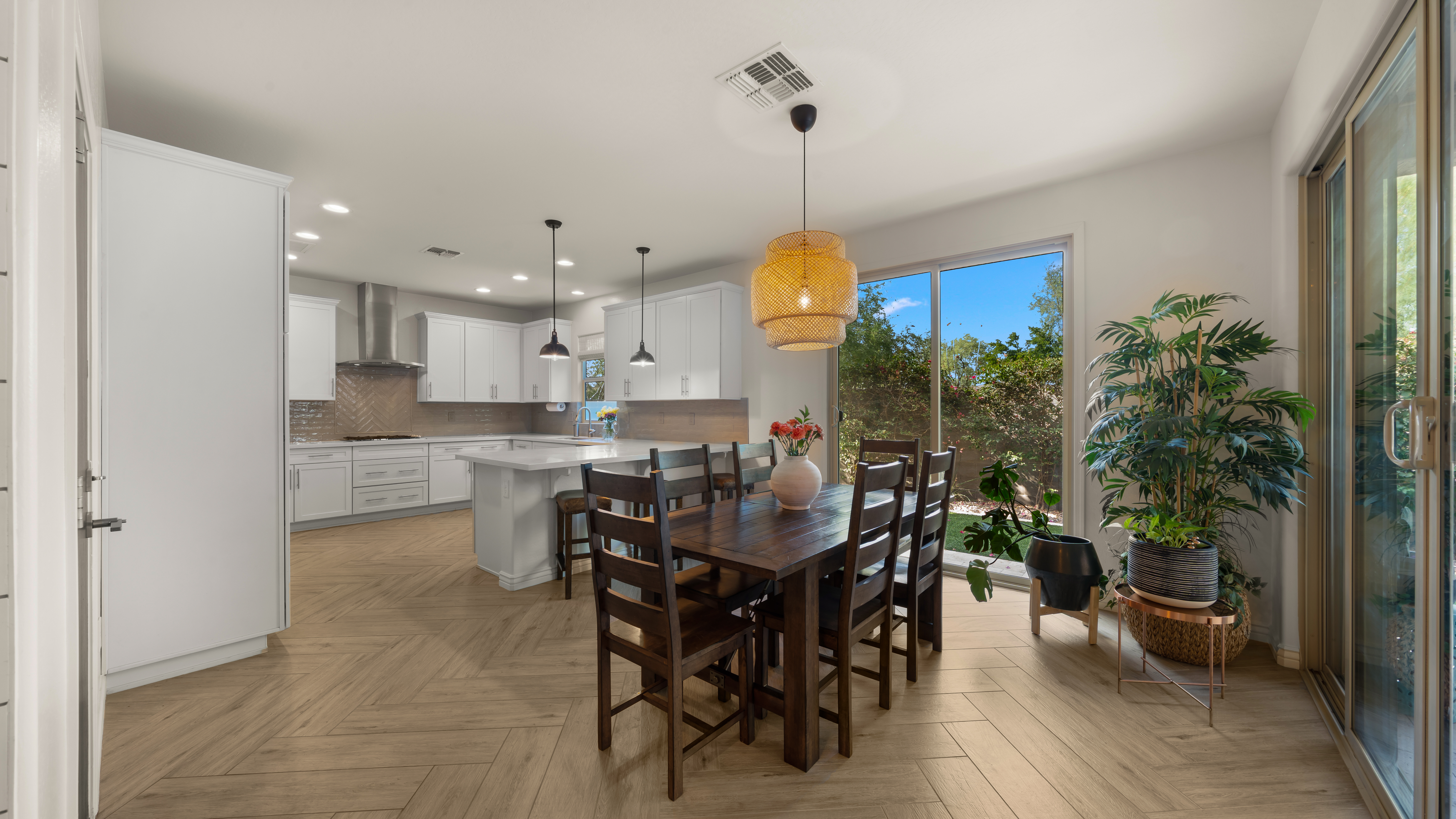 4724 E Parkside Lane 