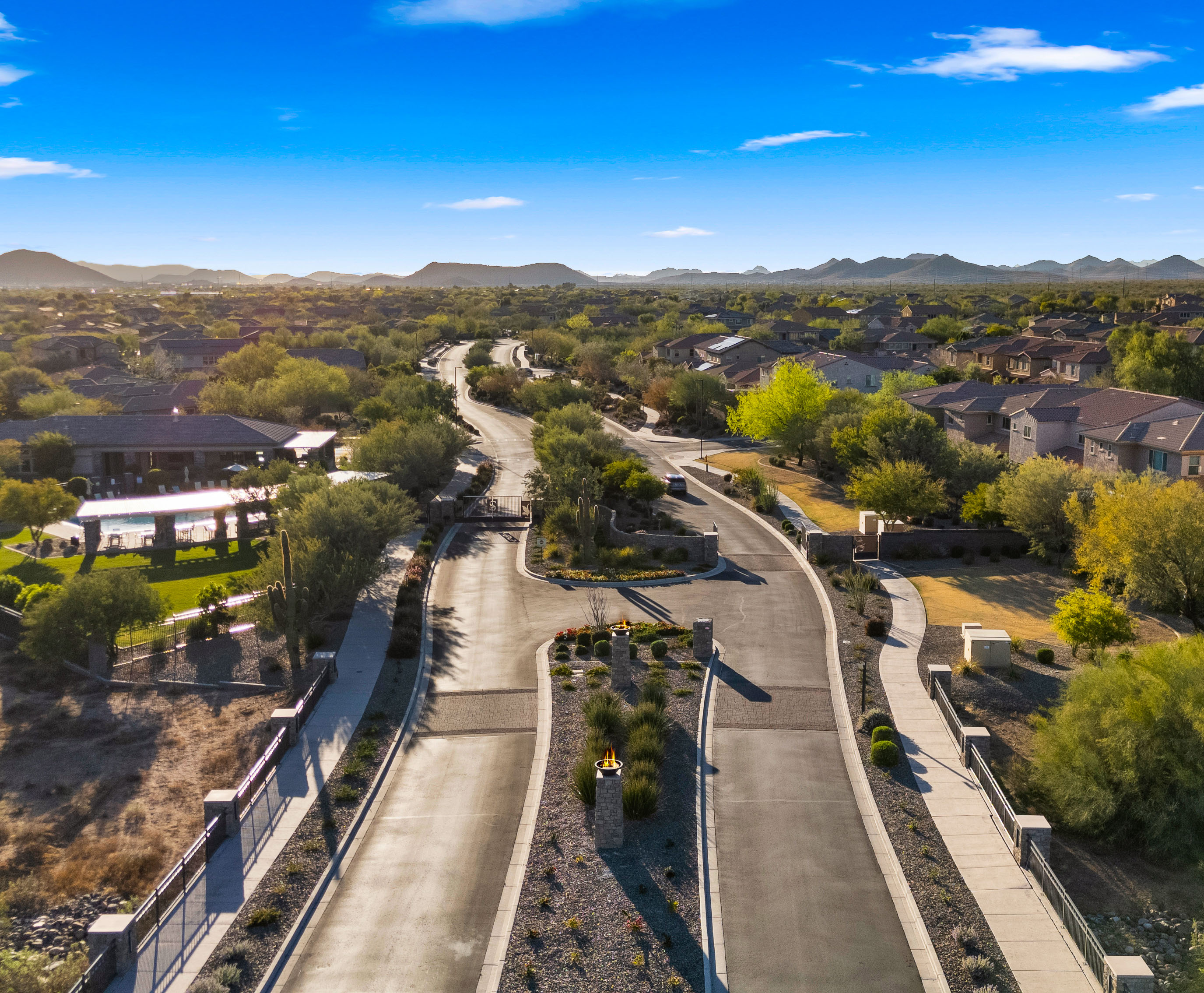 4724 E Parkside Lane 