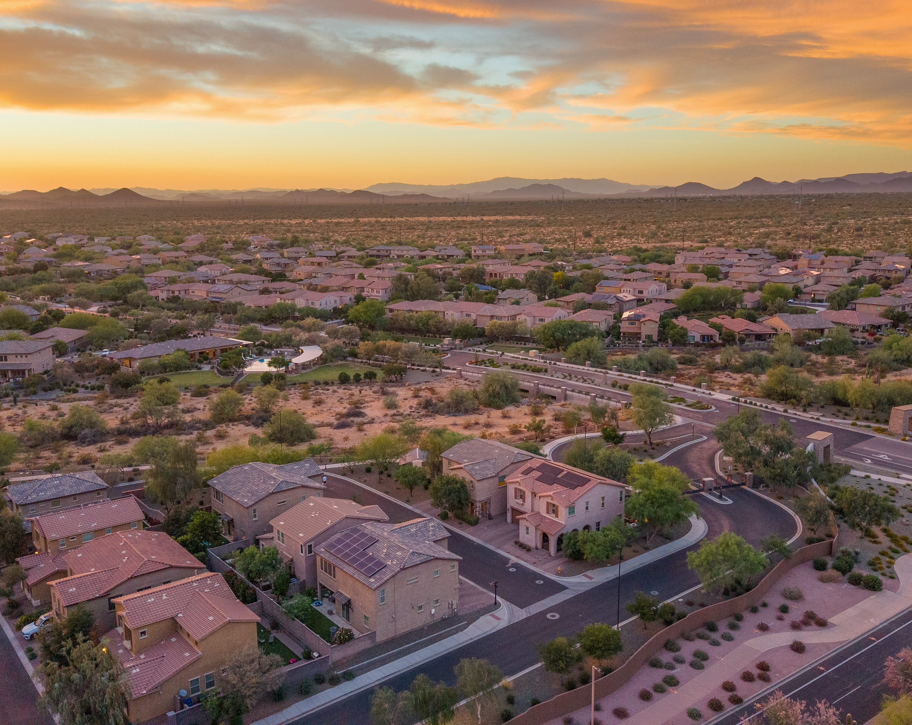 4724 E Parkside Lane 