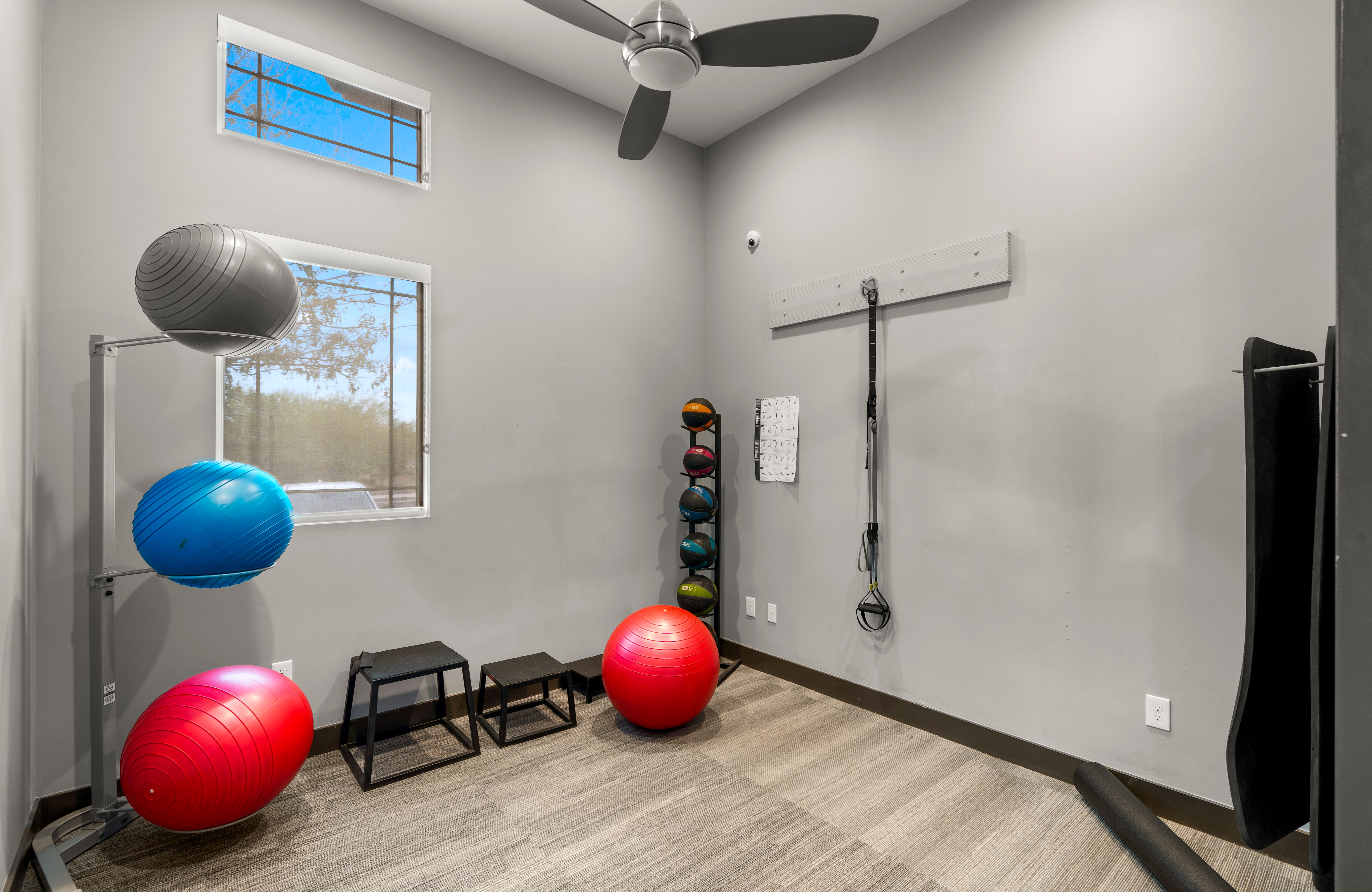 4724 E Parkside Lane 