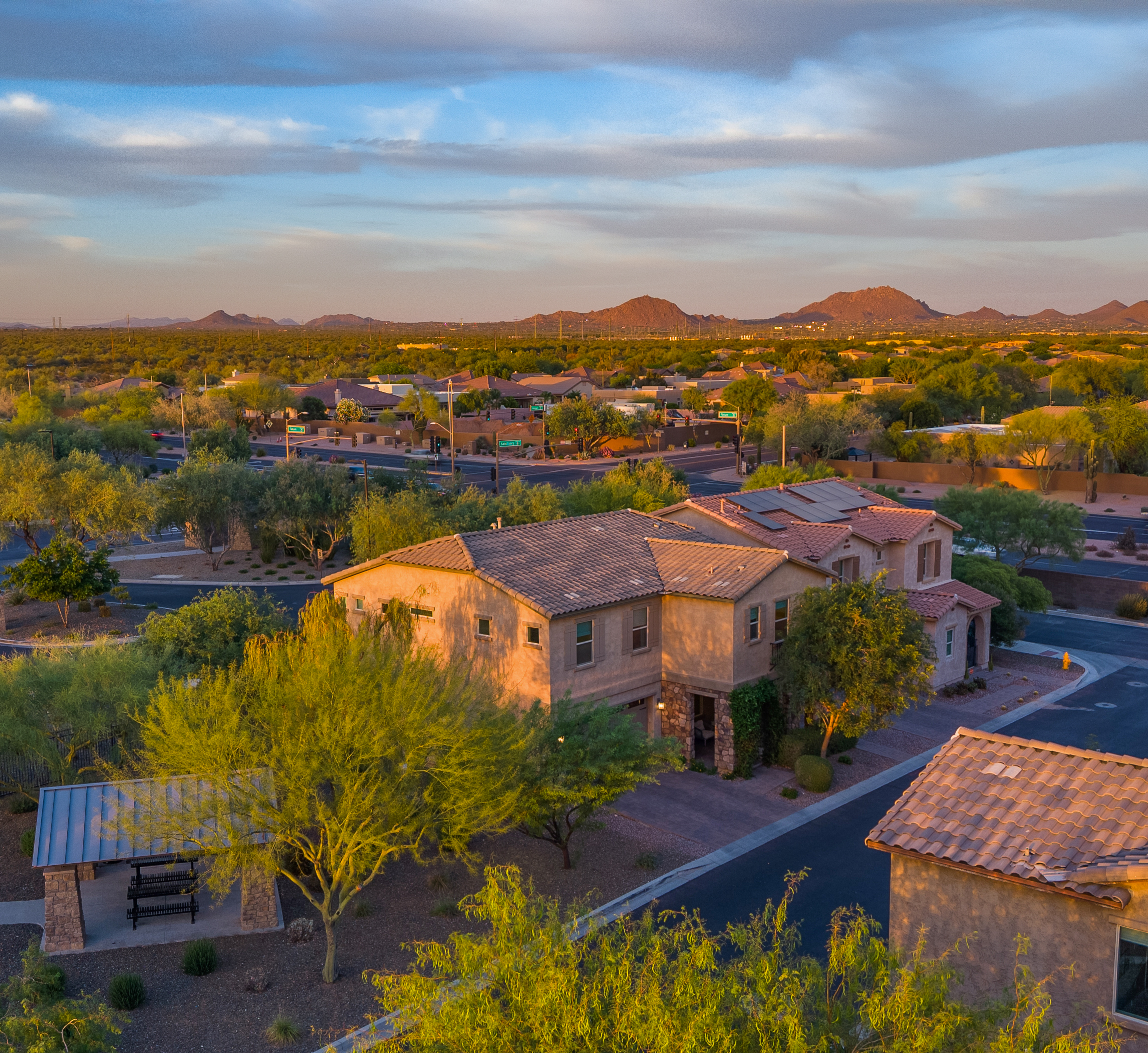 4724 E Parkside Lane 