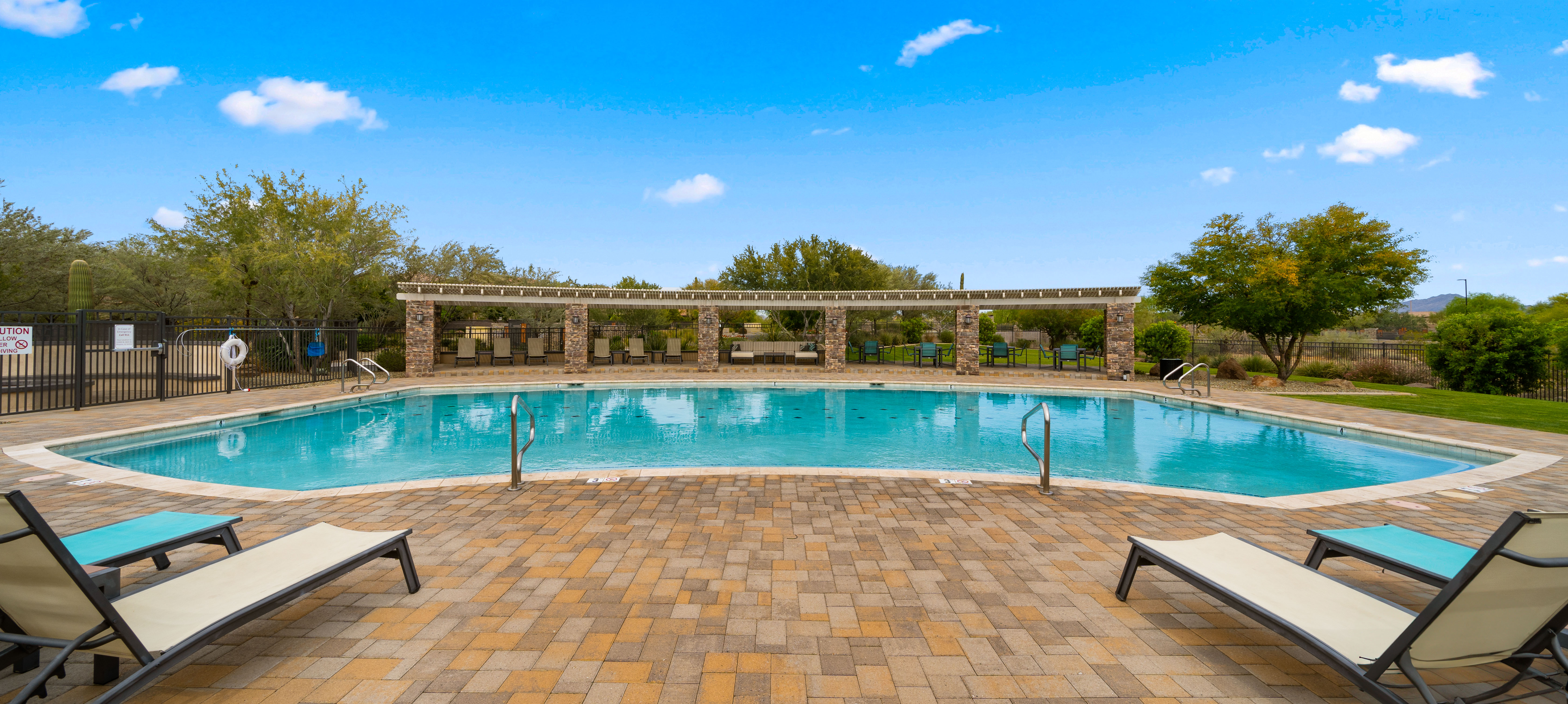 4724 E Parkside Lane 