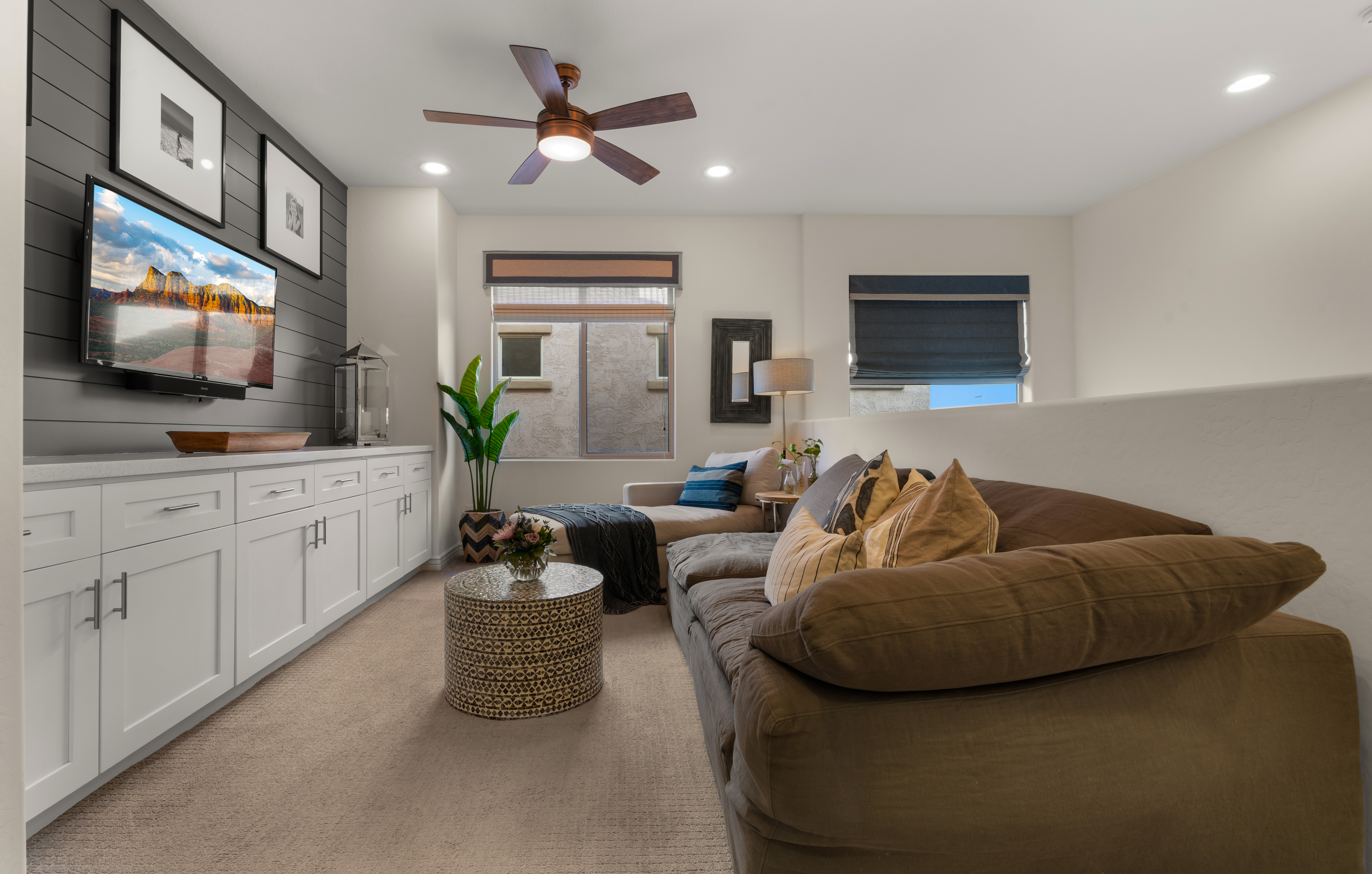 4724 E Parkside Lane 