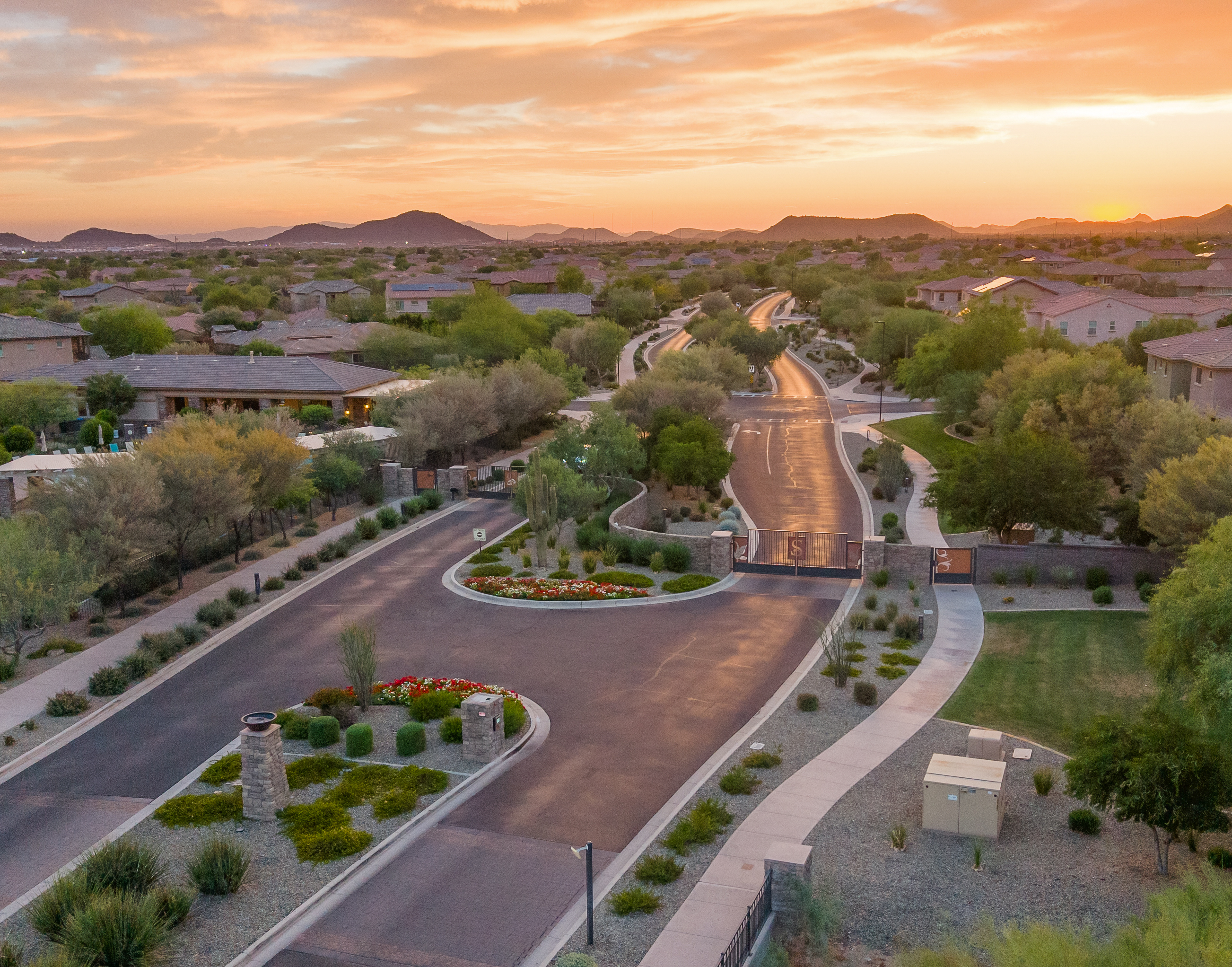 4724 E Parkside Lane 