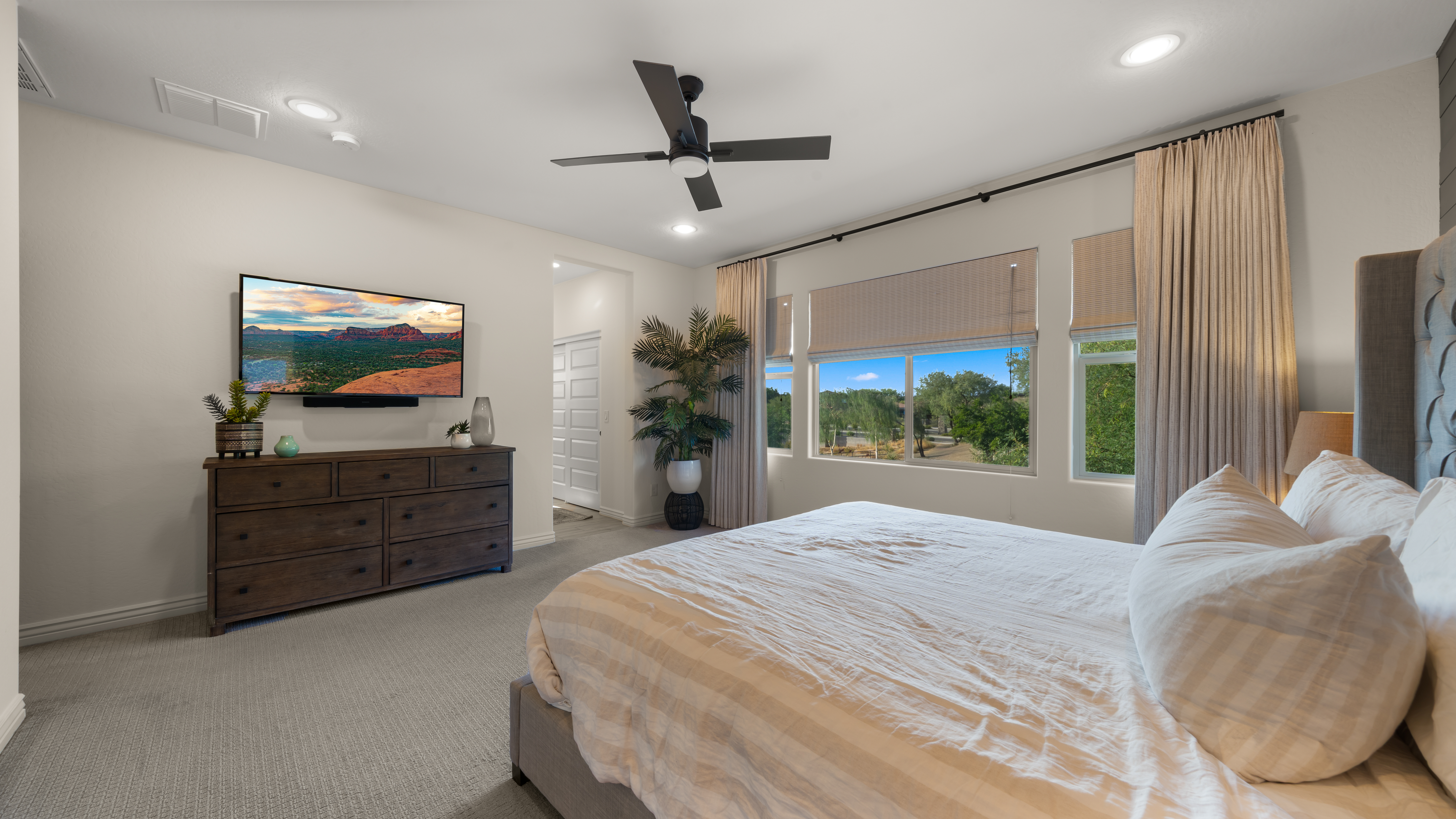 4724 E Parkside Lane 