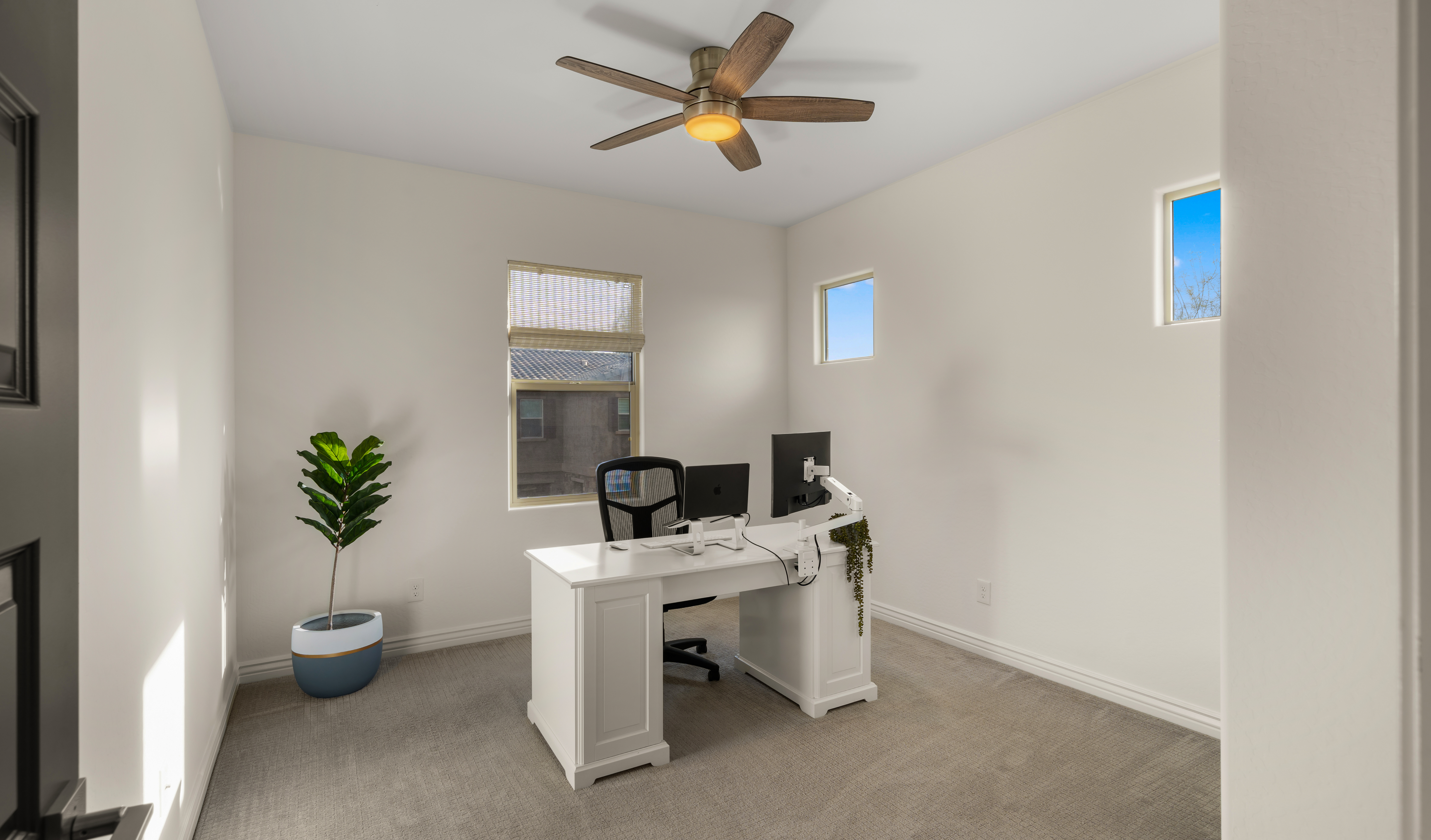 4724 E Parkside Lane 