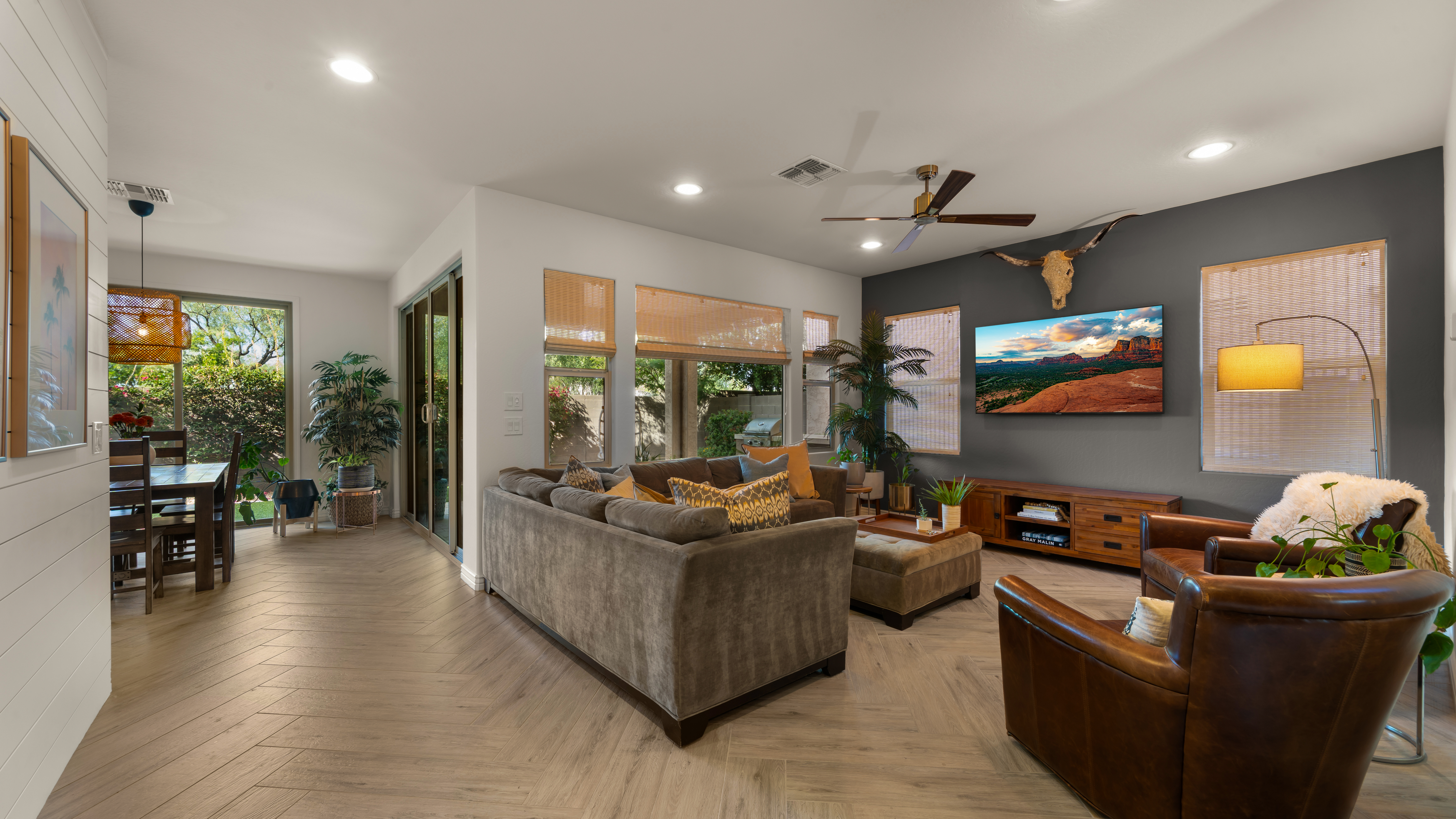 4724 E Parkside Lane 