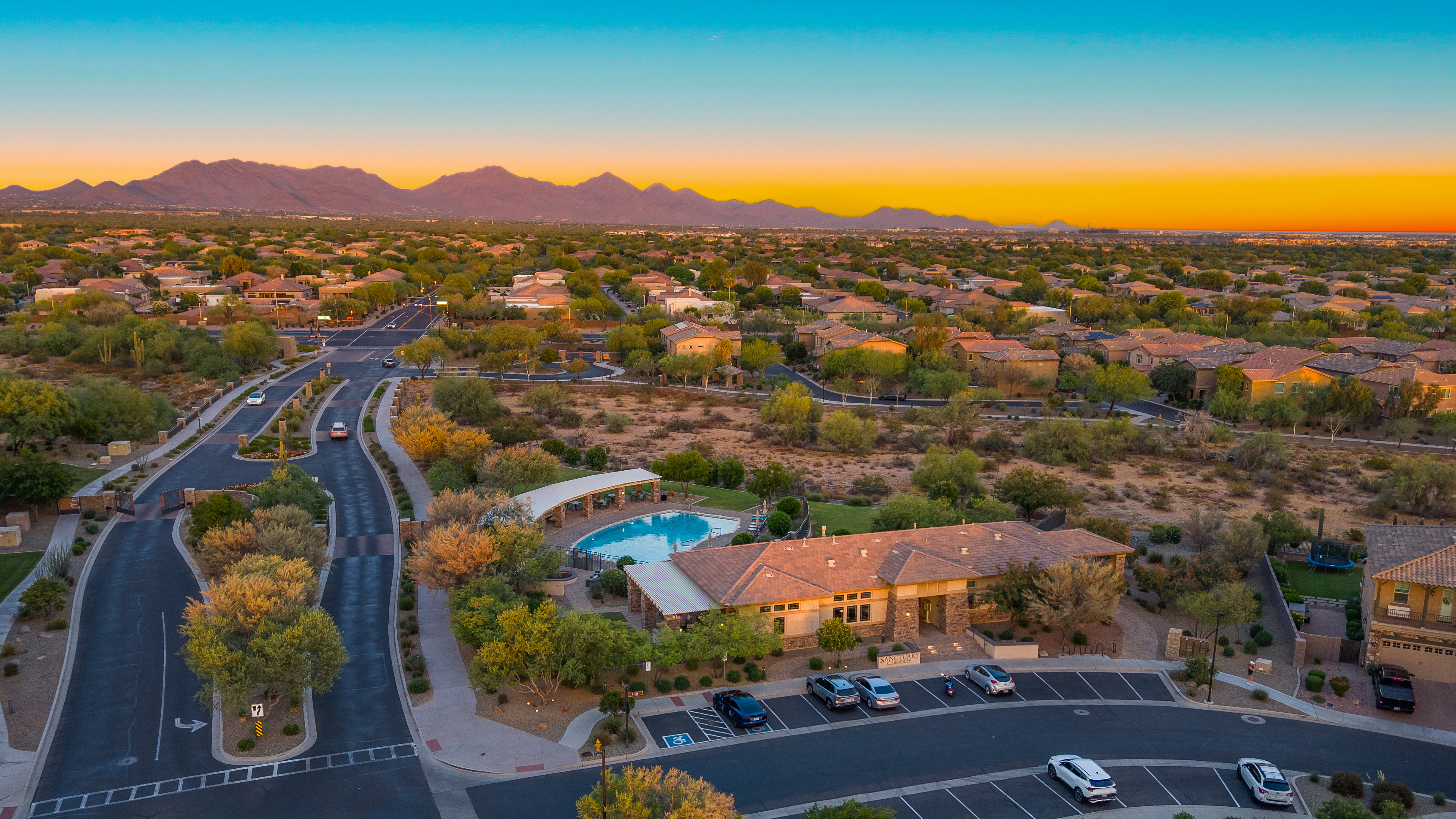 4724 E Parkside Lane 