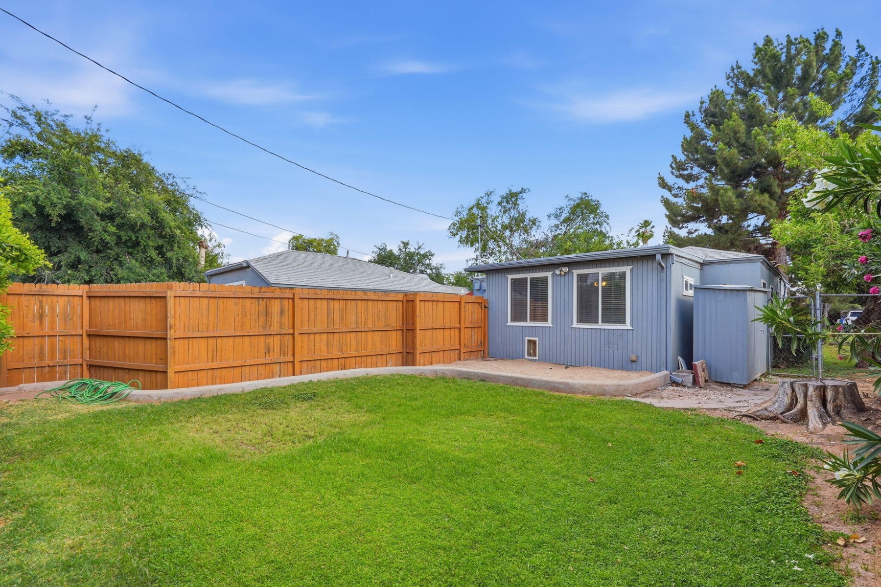 1046 E Clarendon Avenue 