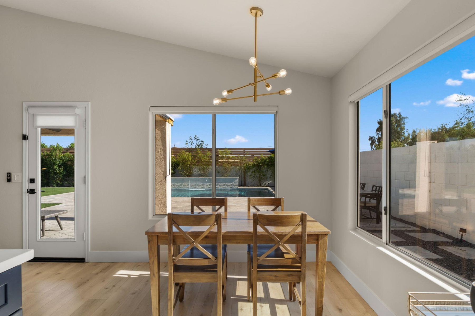 4049 E Vista Drive 