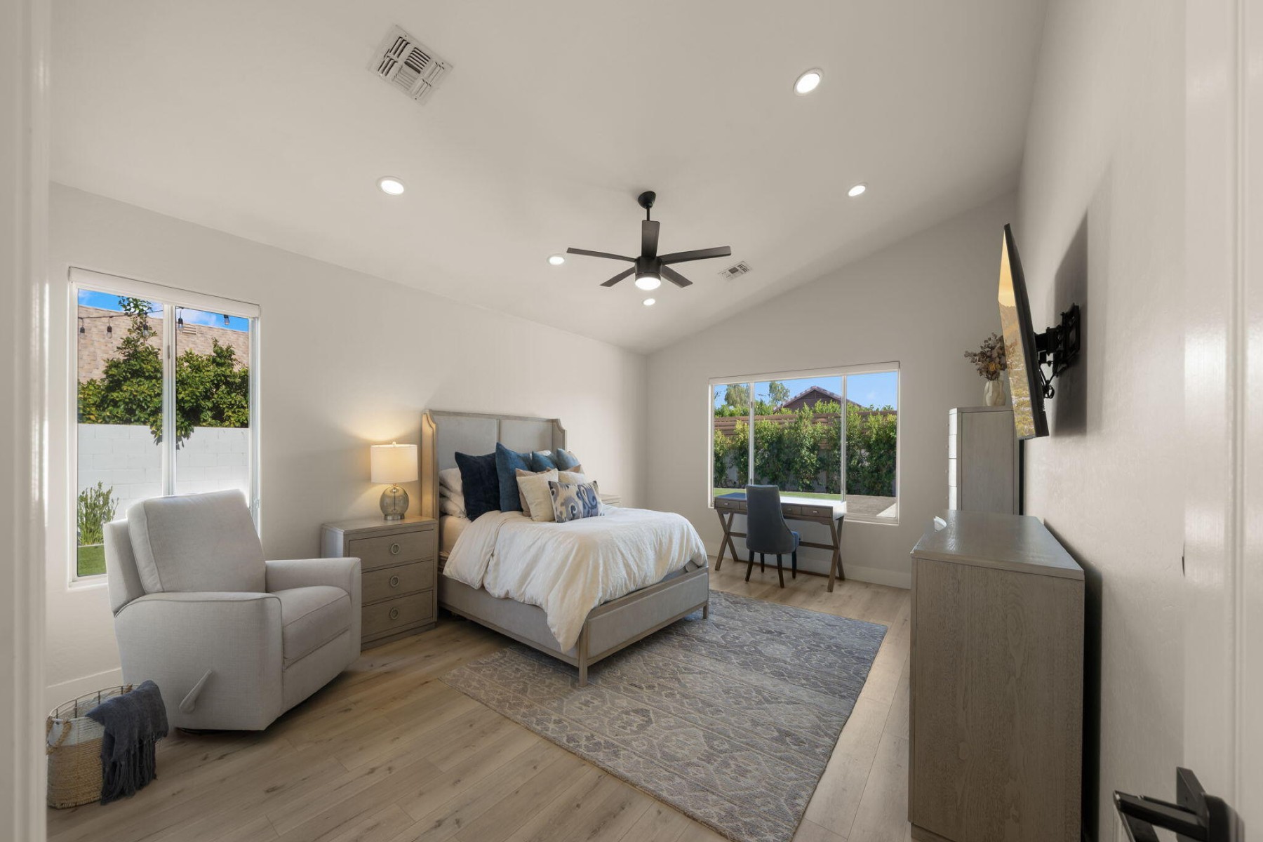 4049 E Vista Drive 