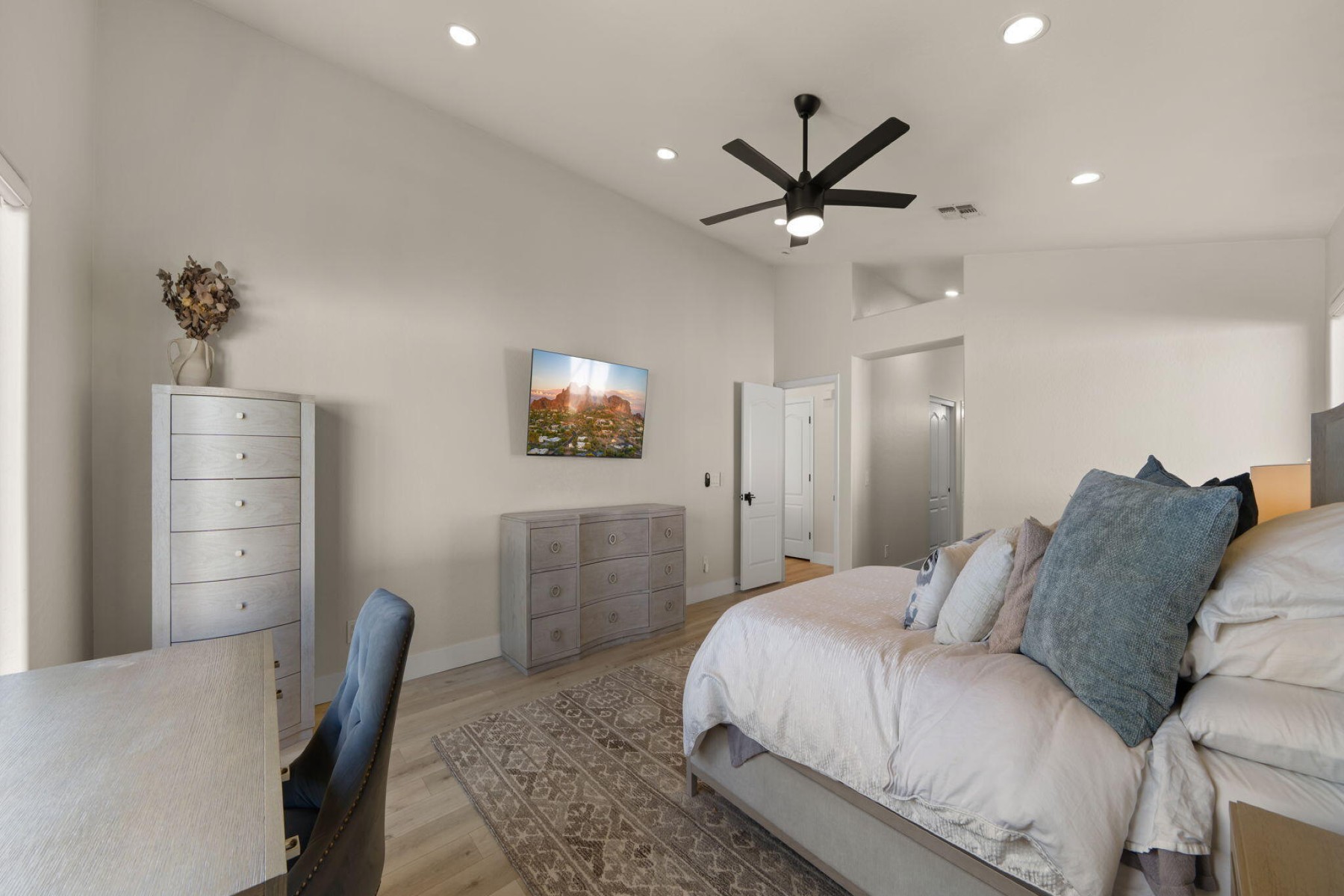 4049 E Vista Drive 