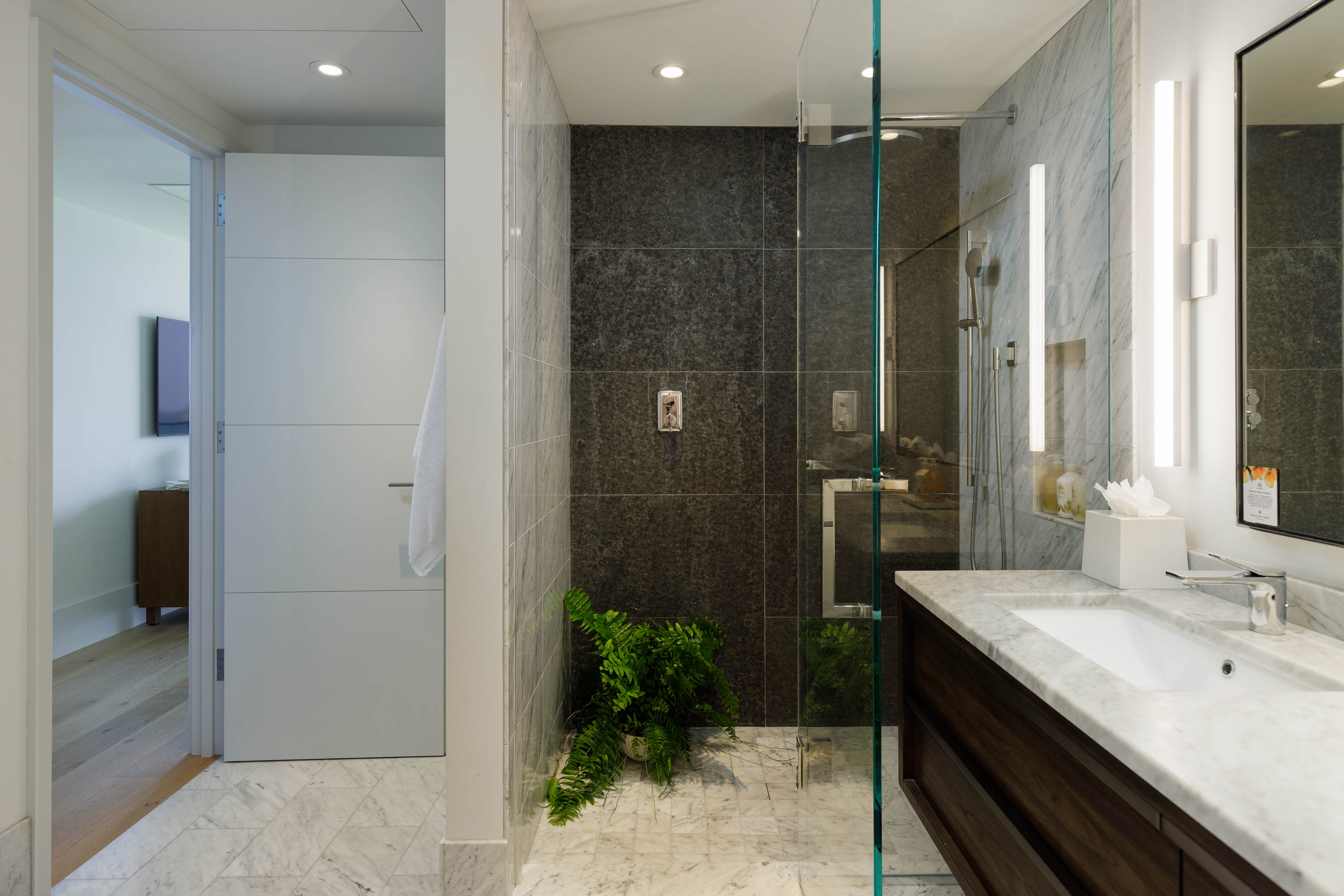 66-84 Kaunaʻoa Drive #C41