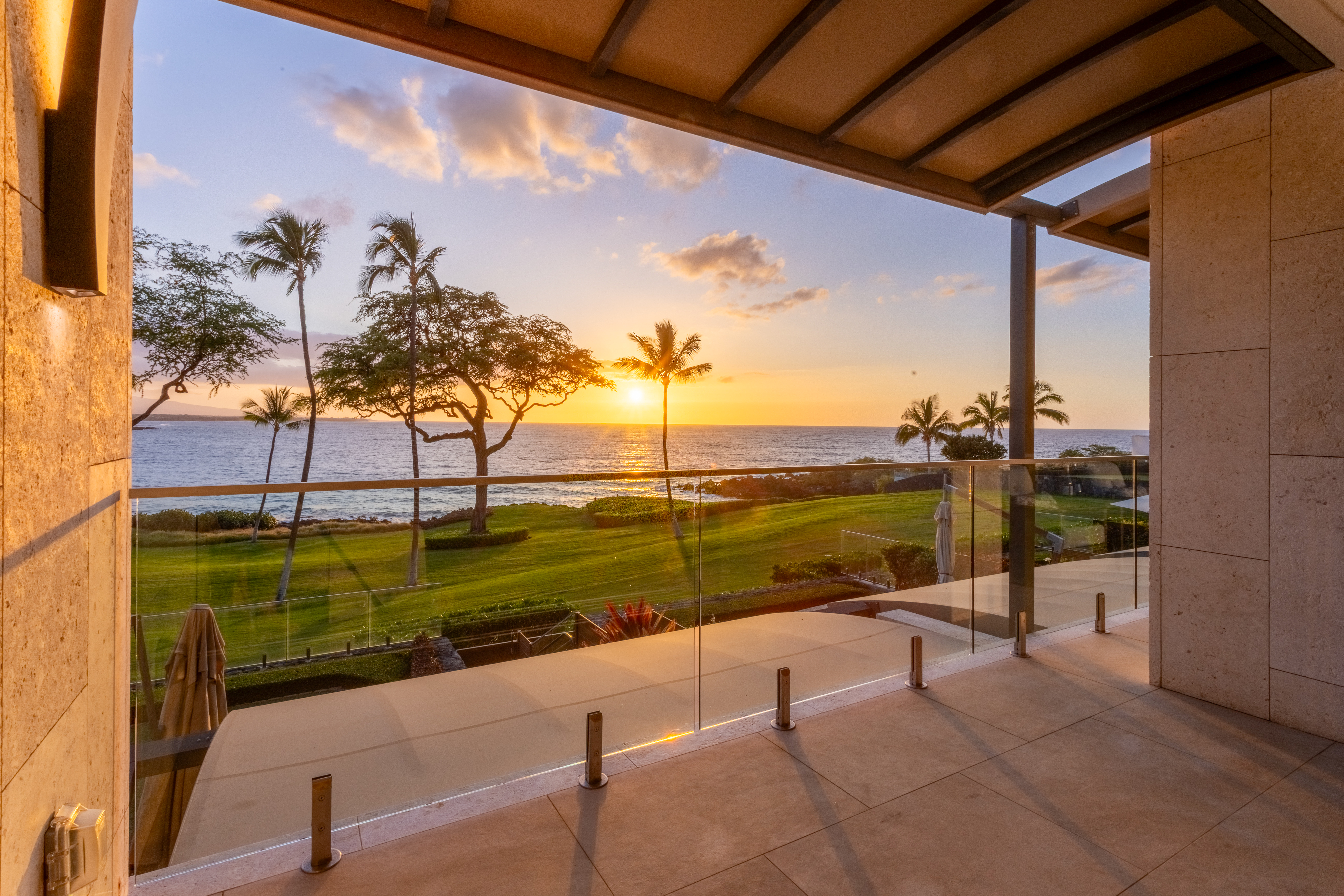 66-84 Kaunaʻoa Drive Unit C32