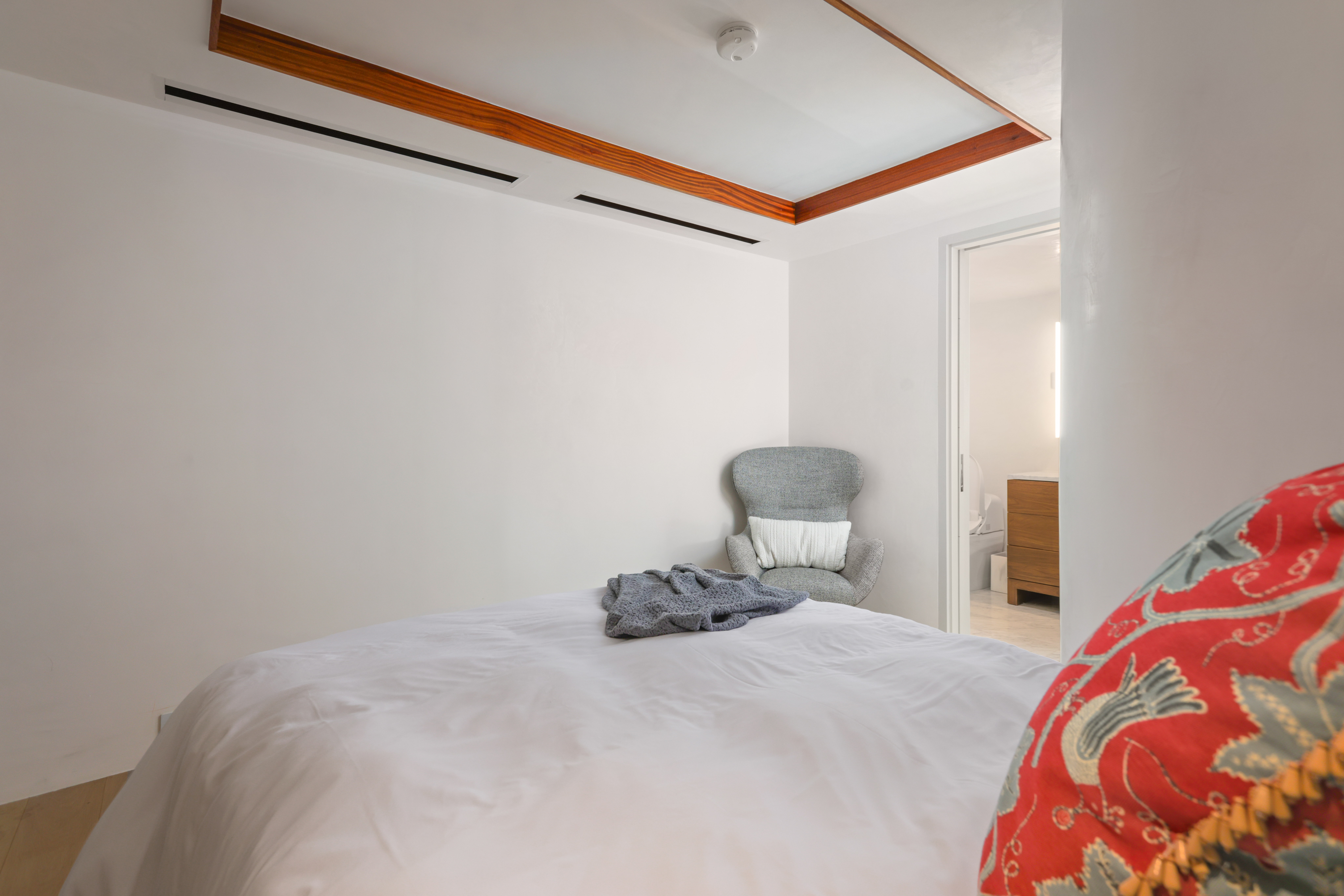 66-84 Kaunaʻoa Drive Unit C32