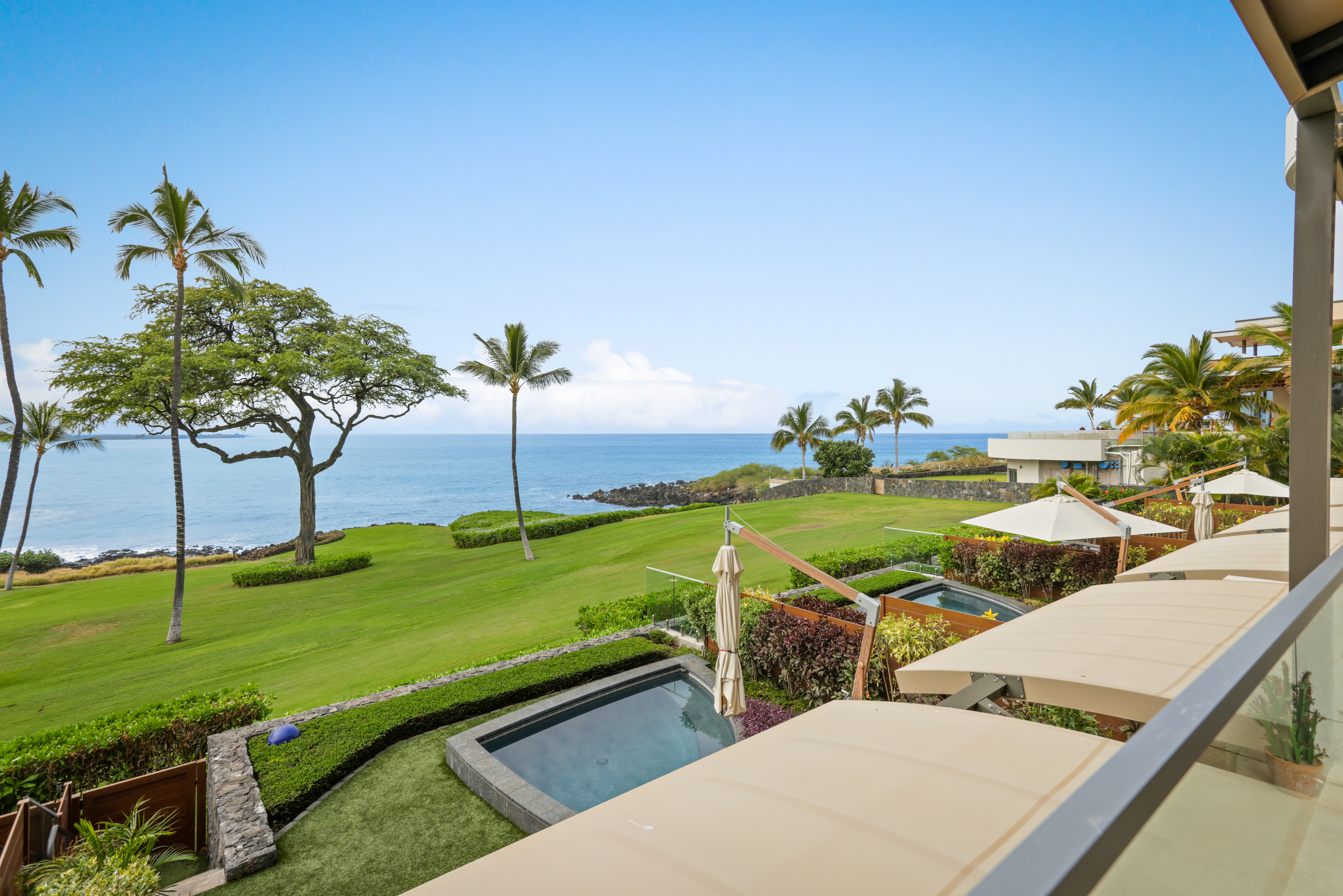 66-84 Kaunaʻoa Drive Unit C32