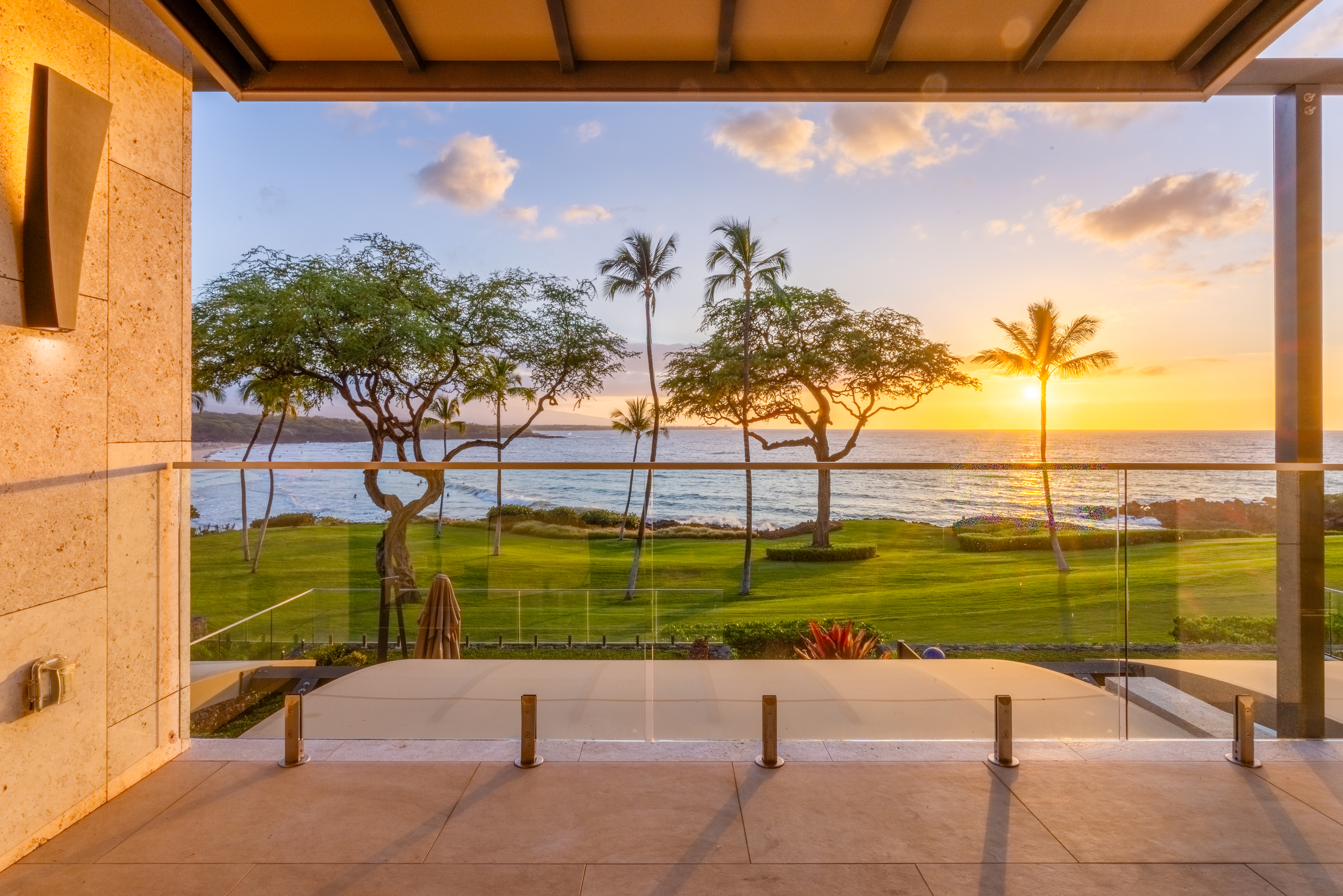 66-84 Kaunaʻoa Drive Unit C32