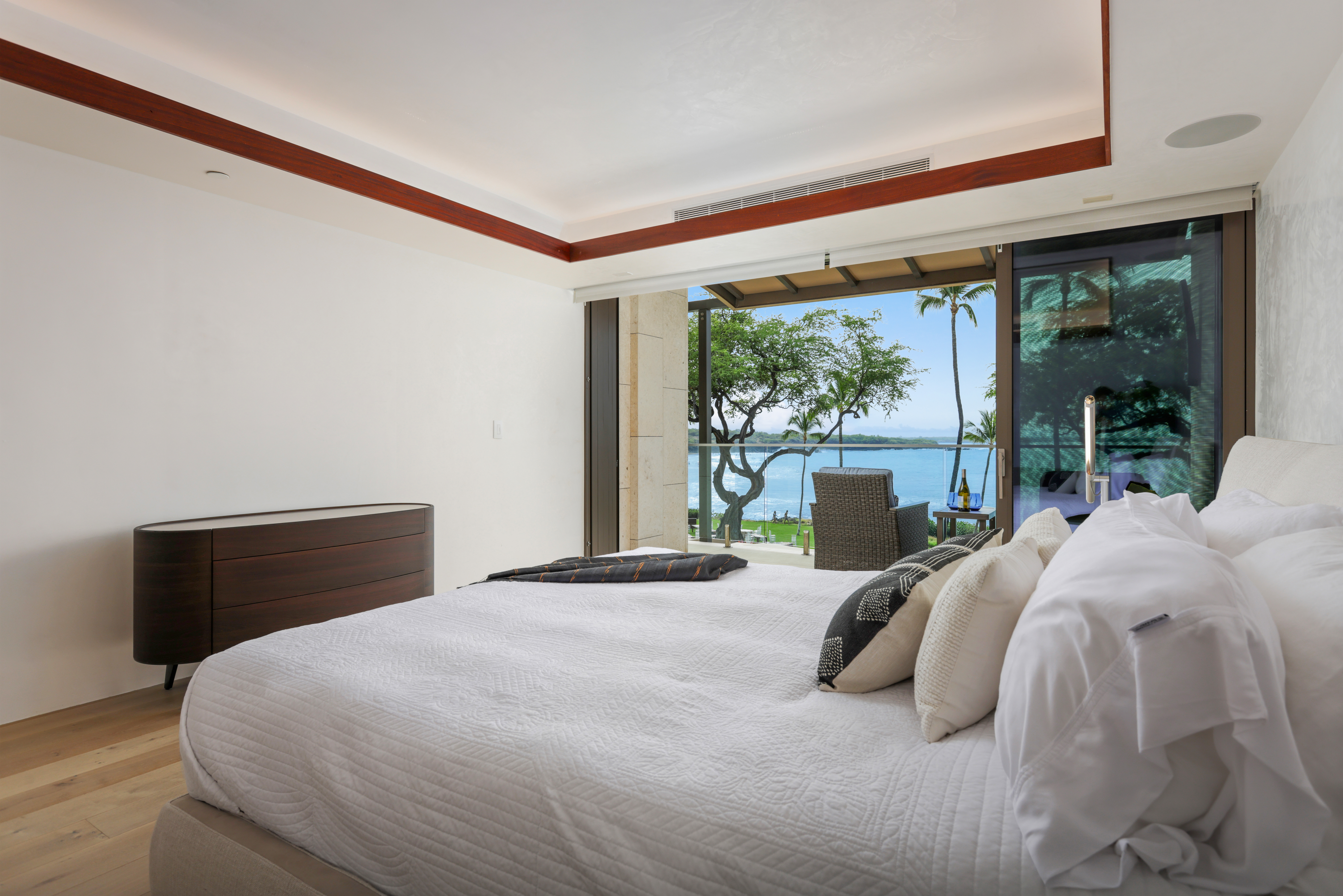 66-84 Kaunaʻoa Drive Unit C32