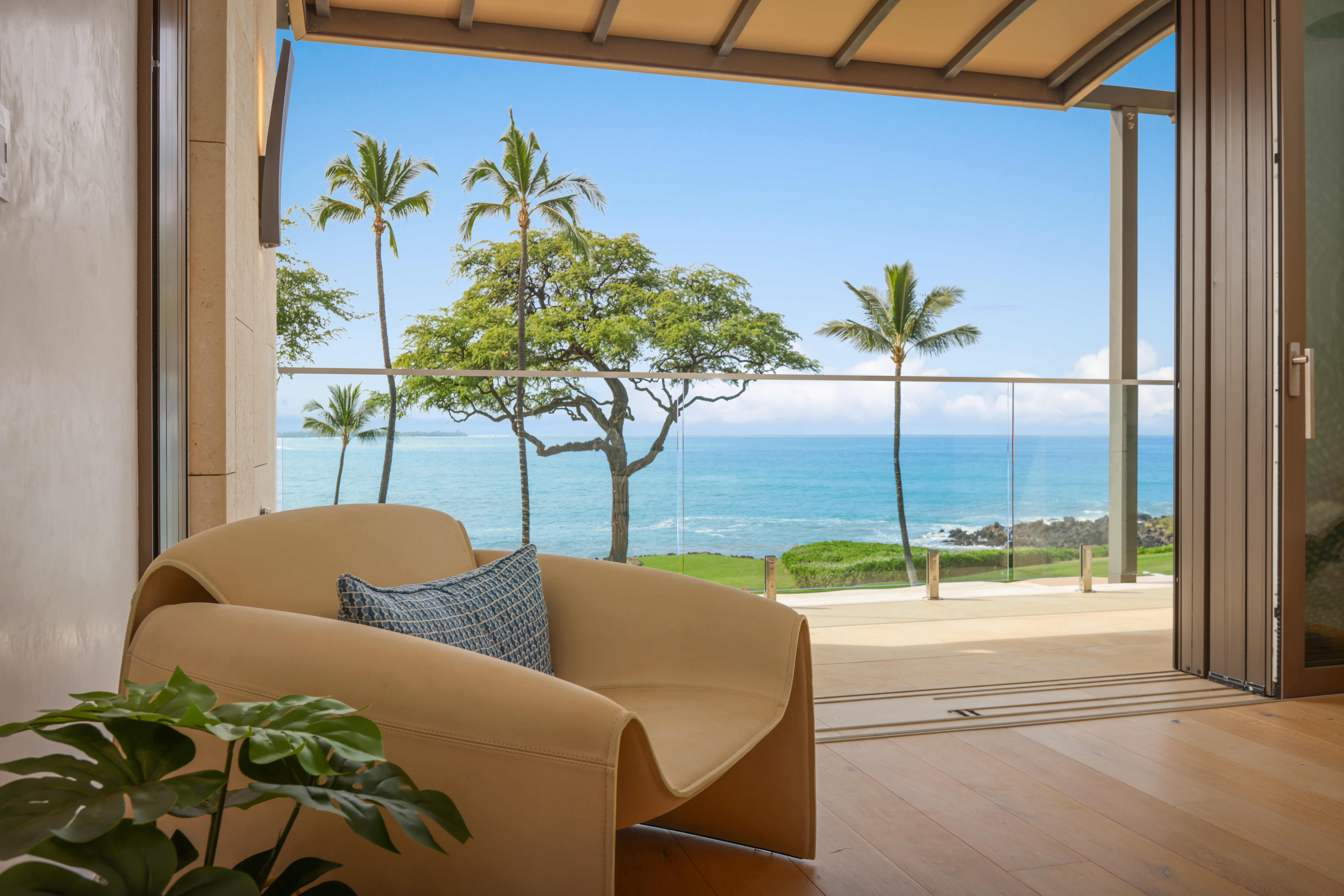 66-84 Kaunaʻoa Drive Unit C32
