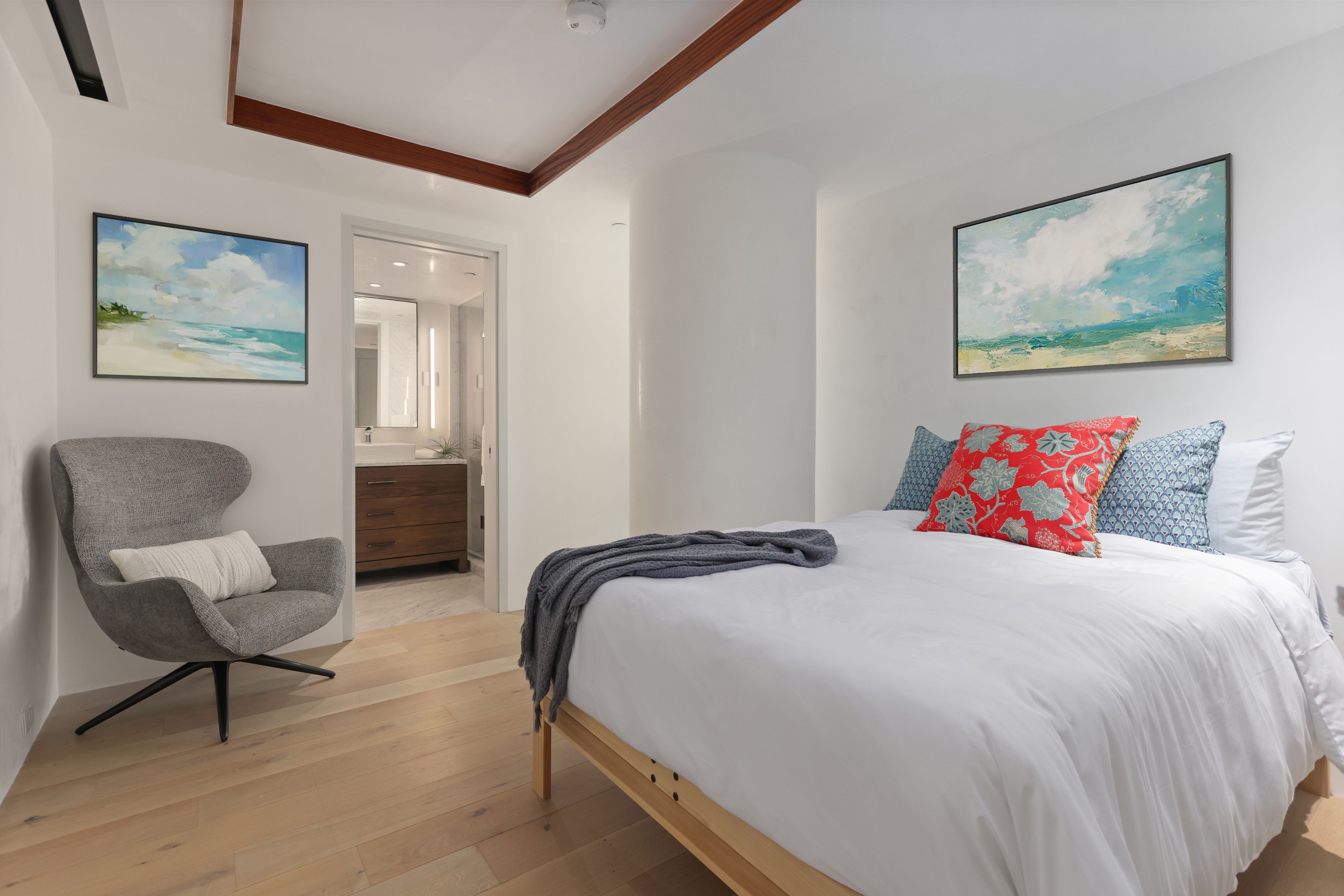 66-84 Kaunaʻoa Drive Unit C32