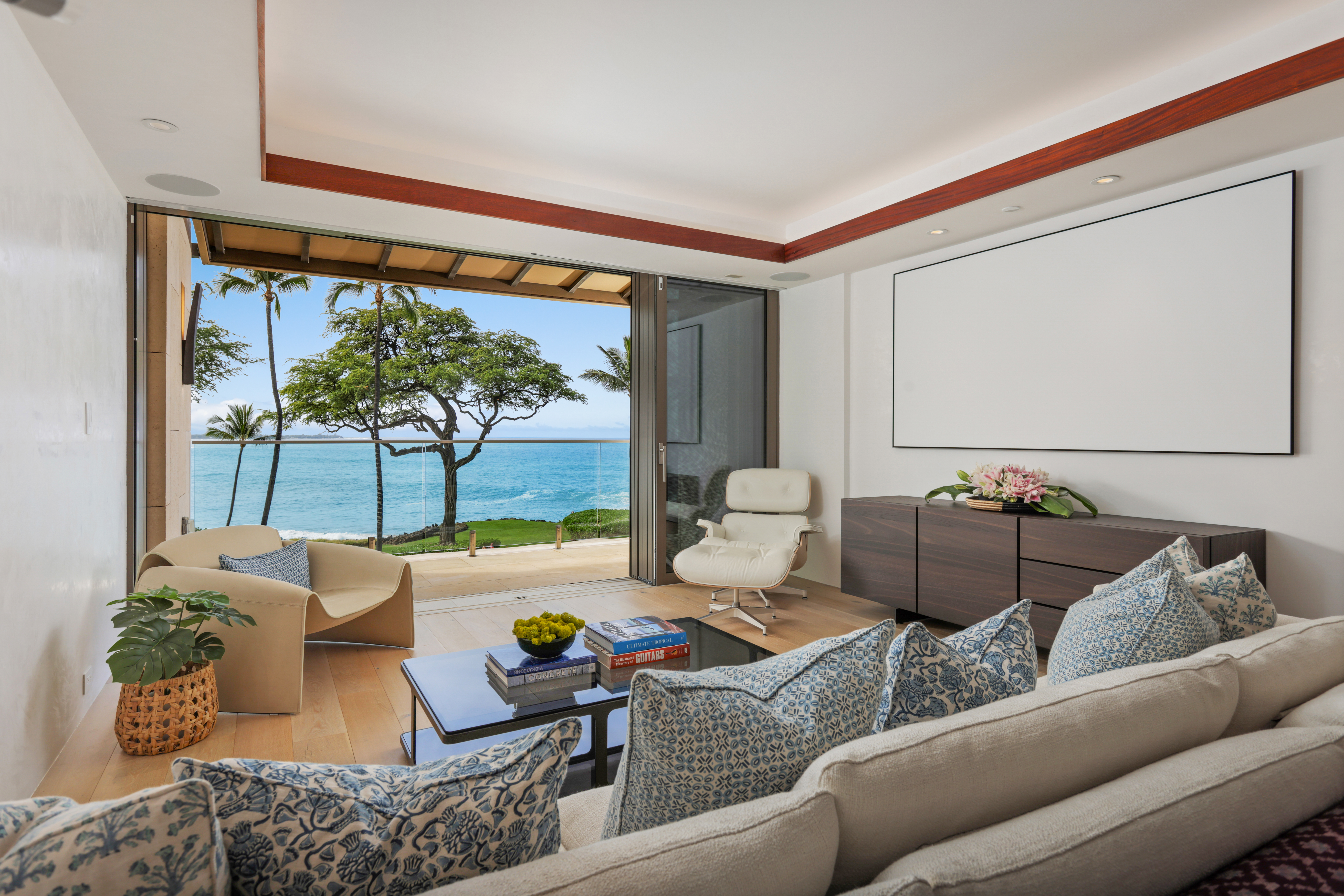 66-84 Kaunaʻoa Drive Unit C32