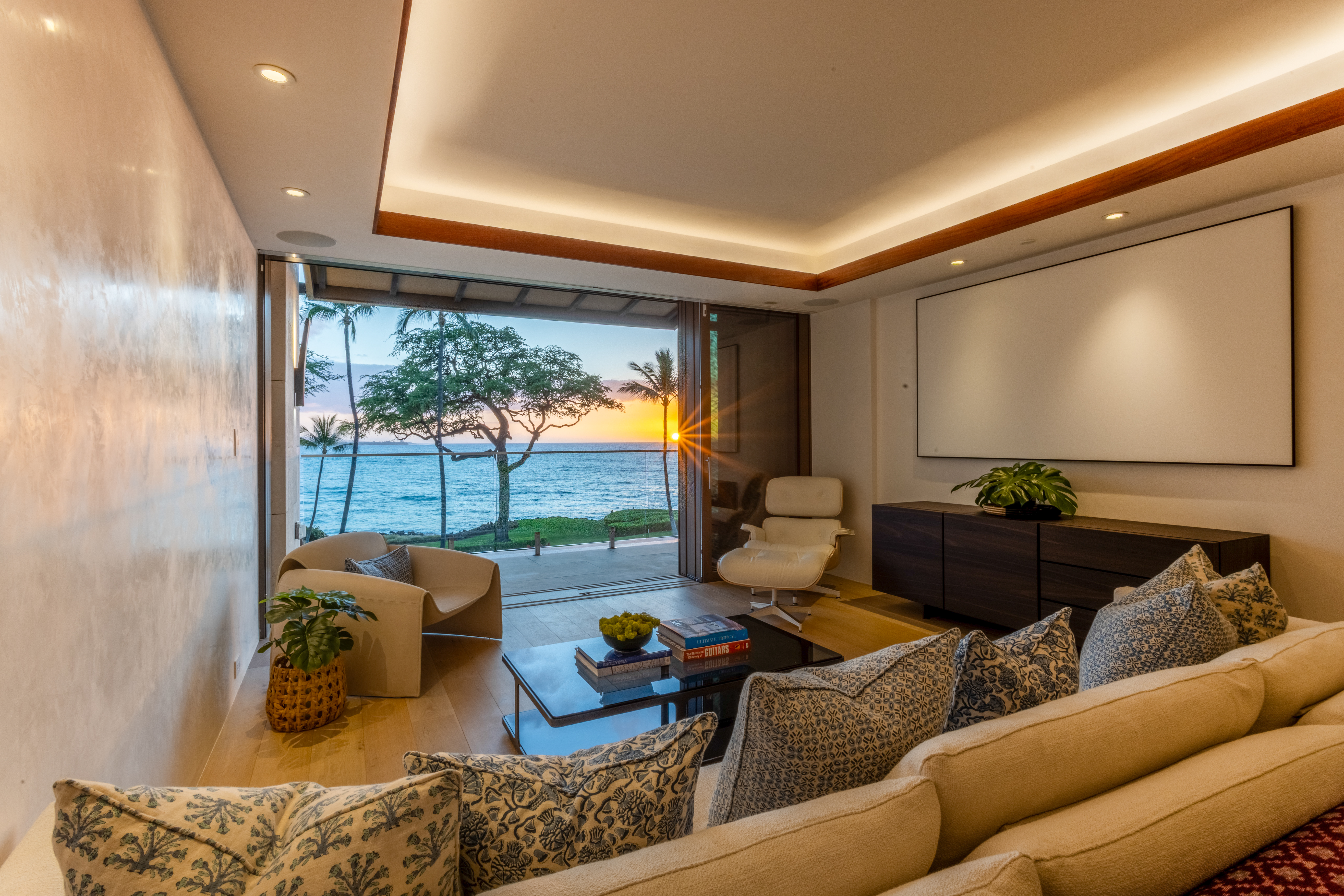 66-84 Kaunaʻoa Drive Unit C32
