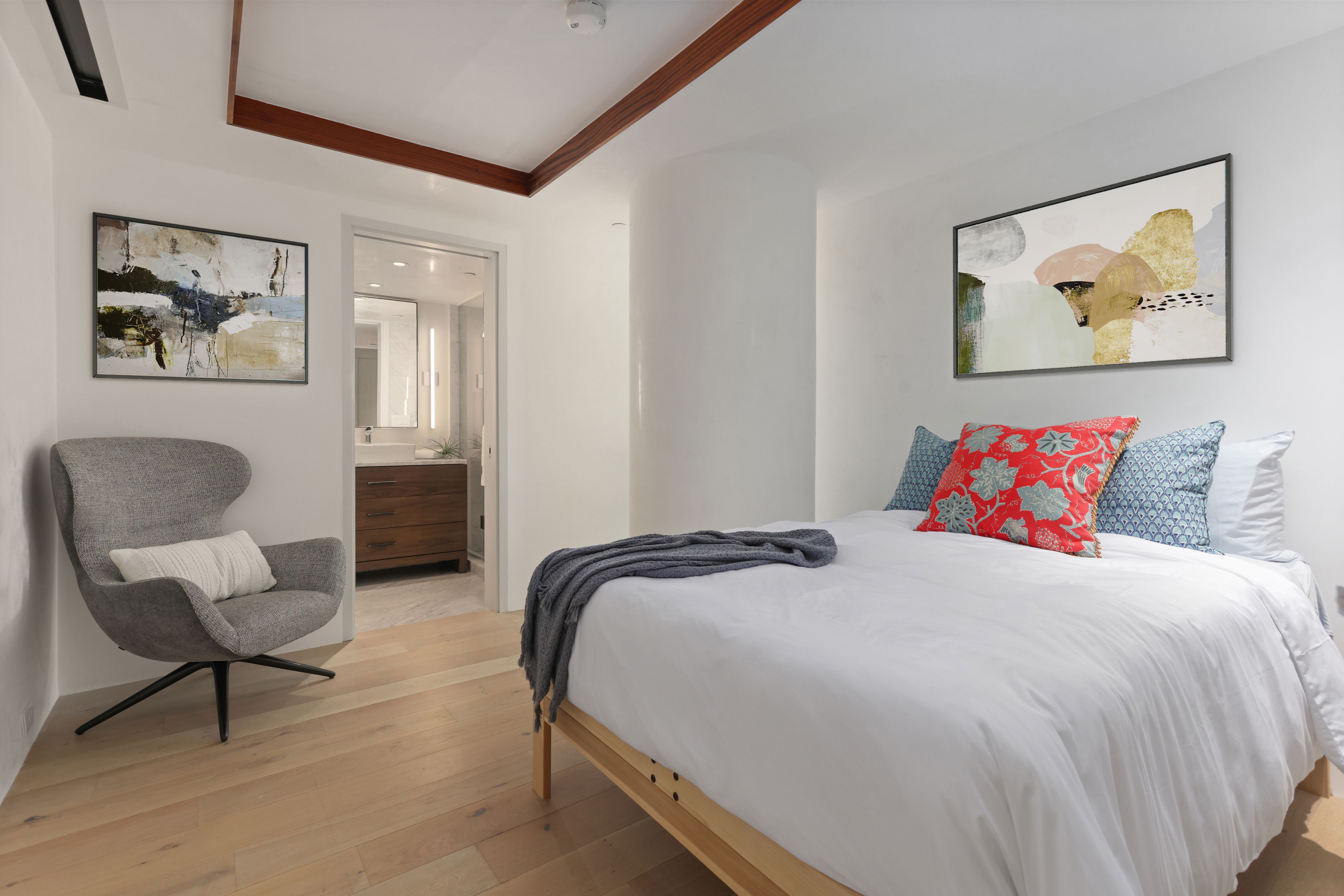 66-84 Kaunaʻoa Drive Unit C32