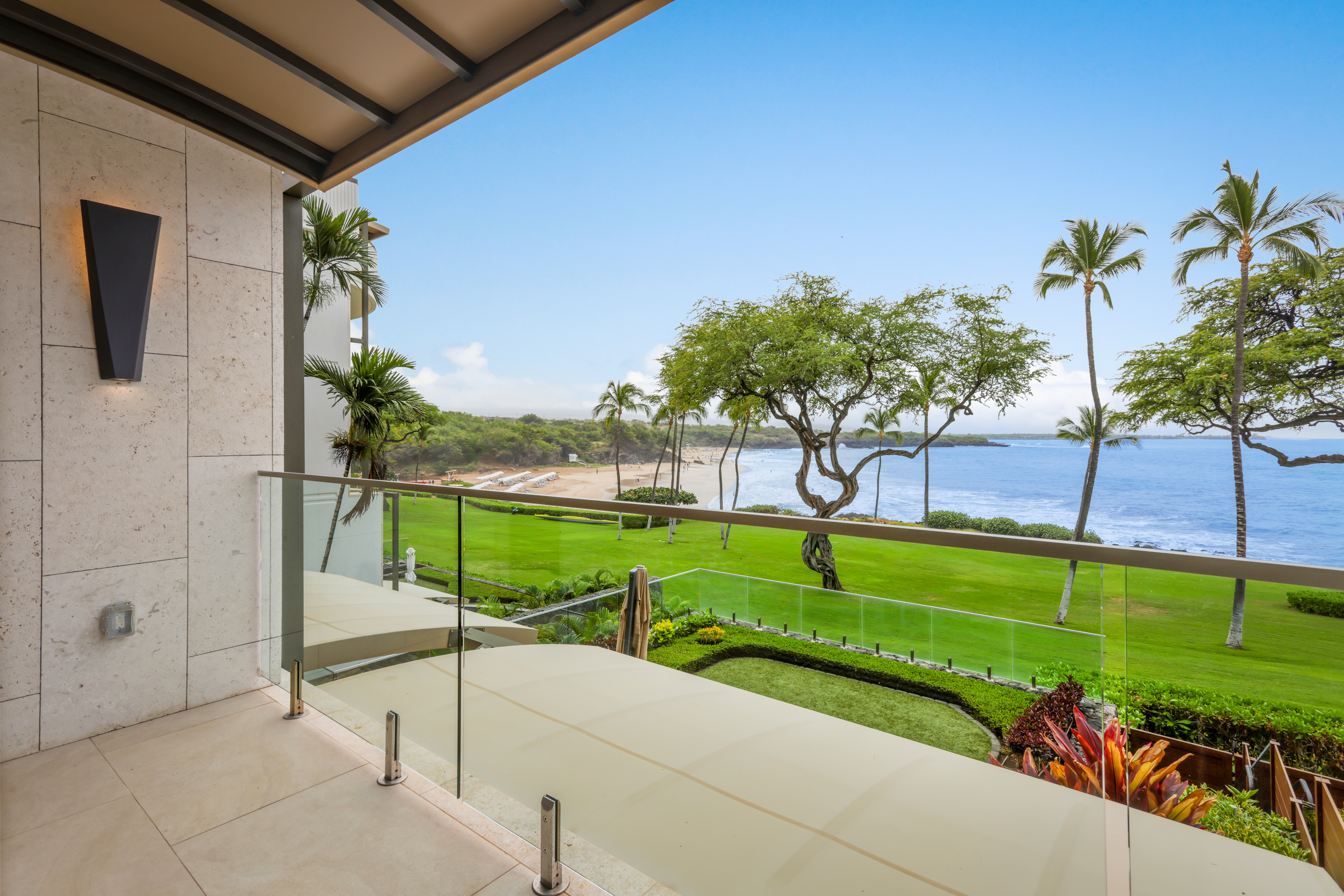 66-84 Kaunaʻoa Drive Unit C32
