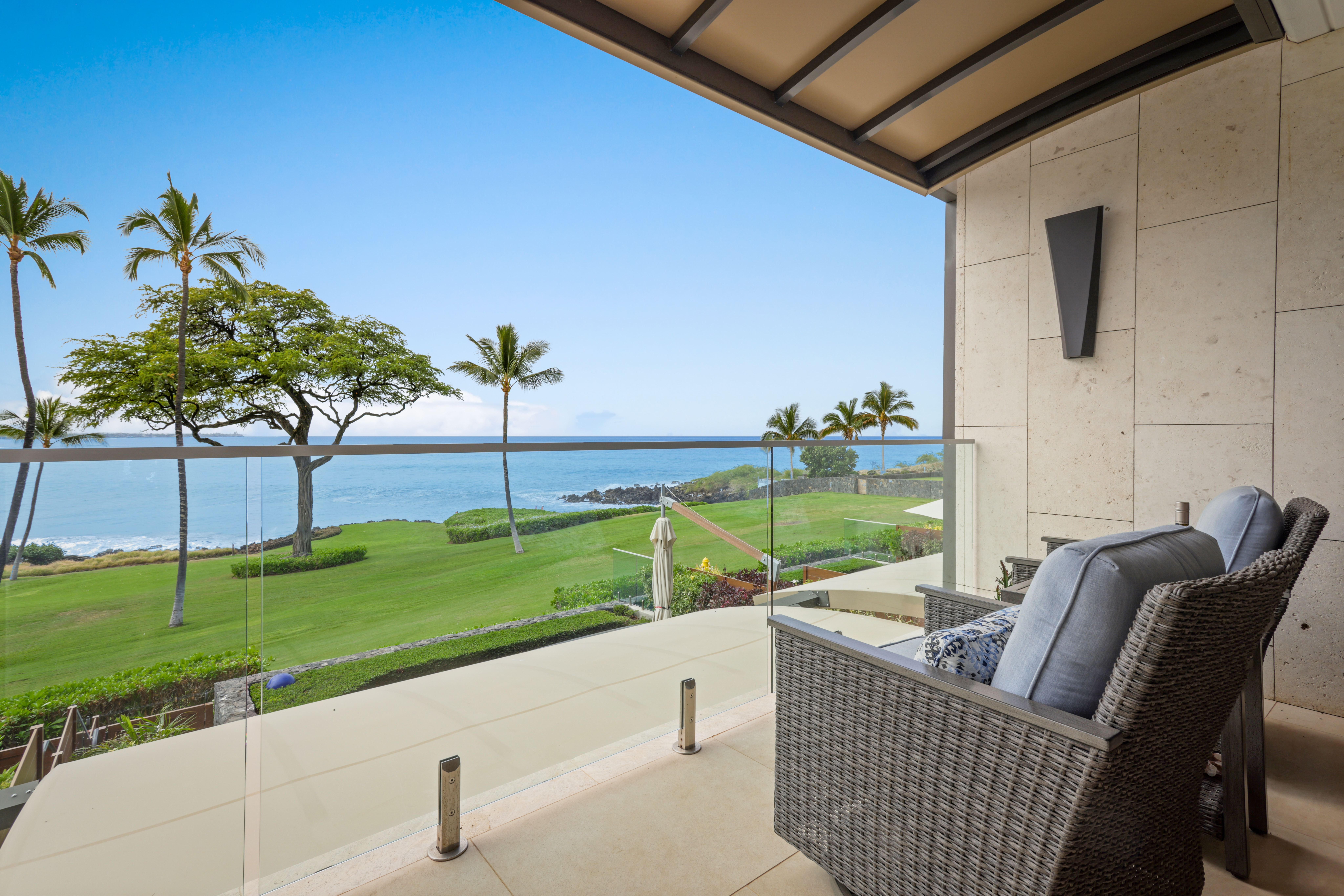 66-84 Kaunaʻoa Drive Unit C32