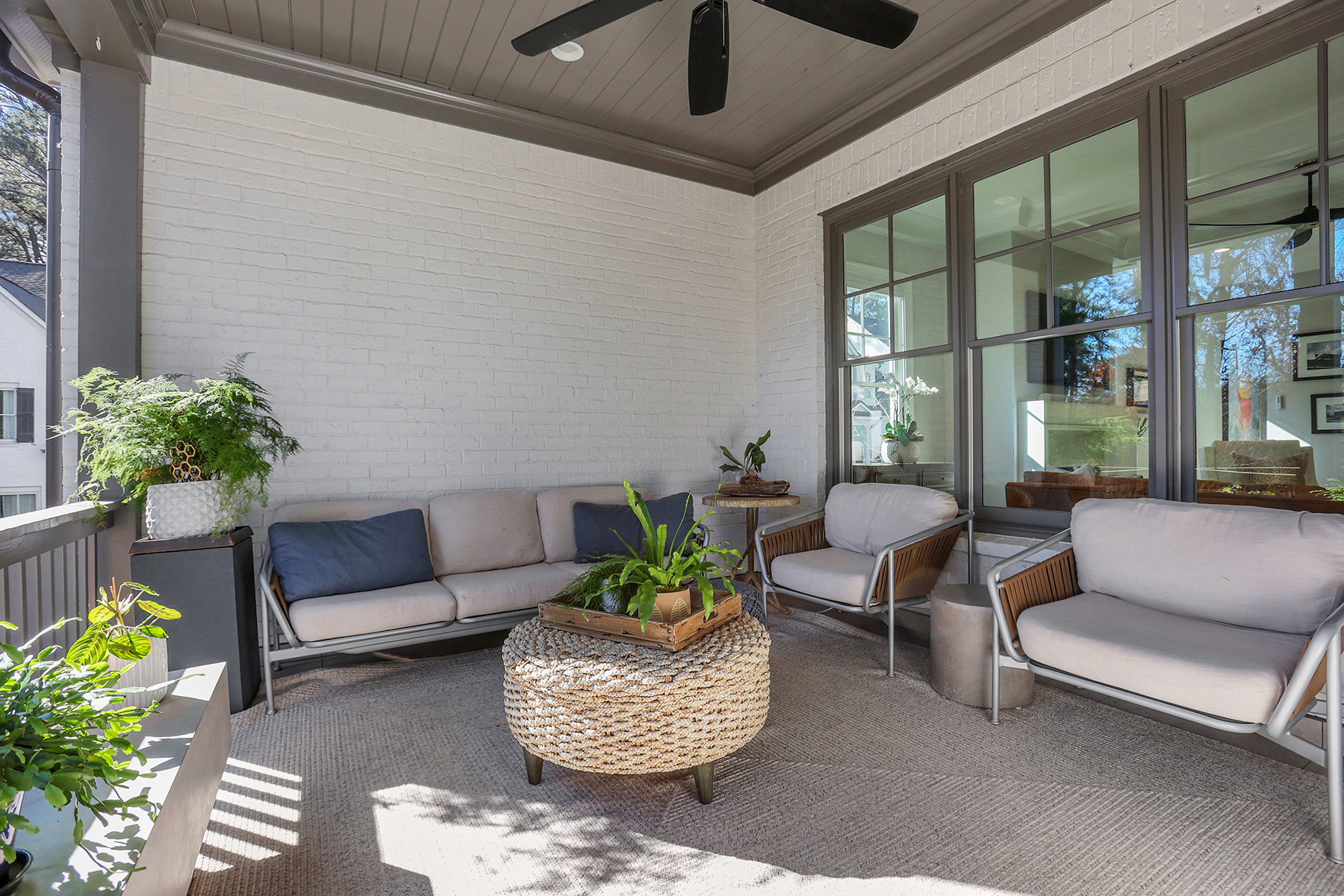1729 Barclay Close