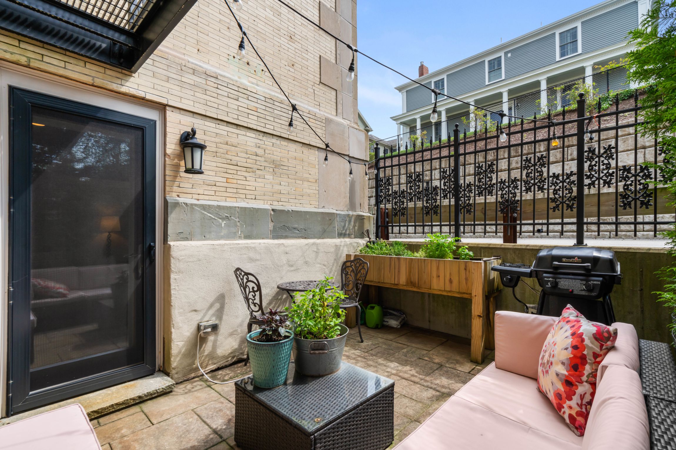 7 Russell Street Unit 105