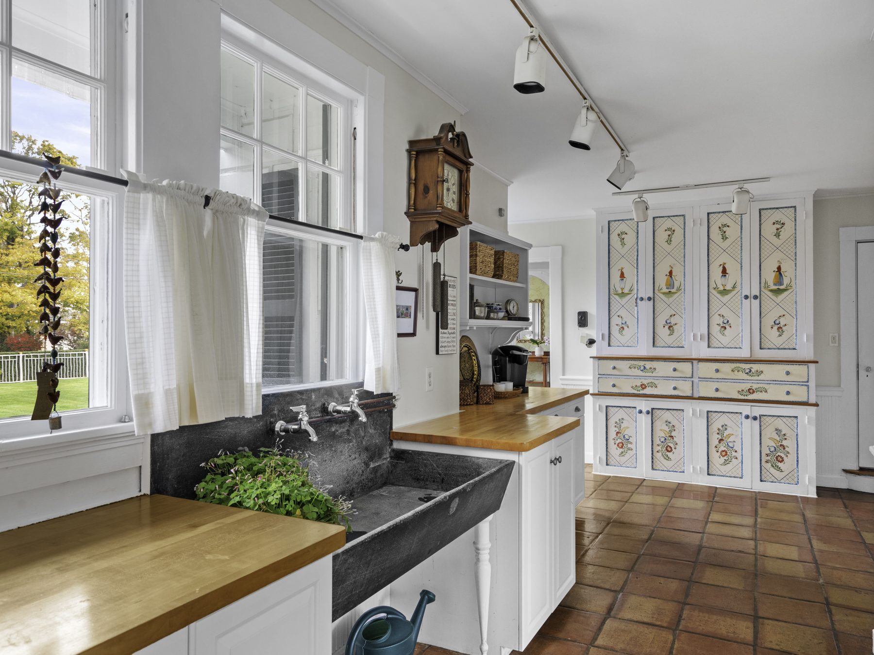 247 King Caesar Road