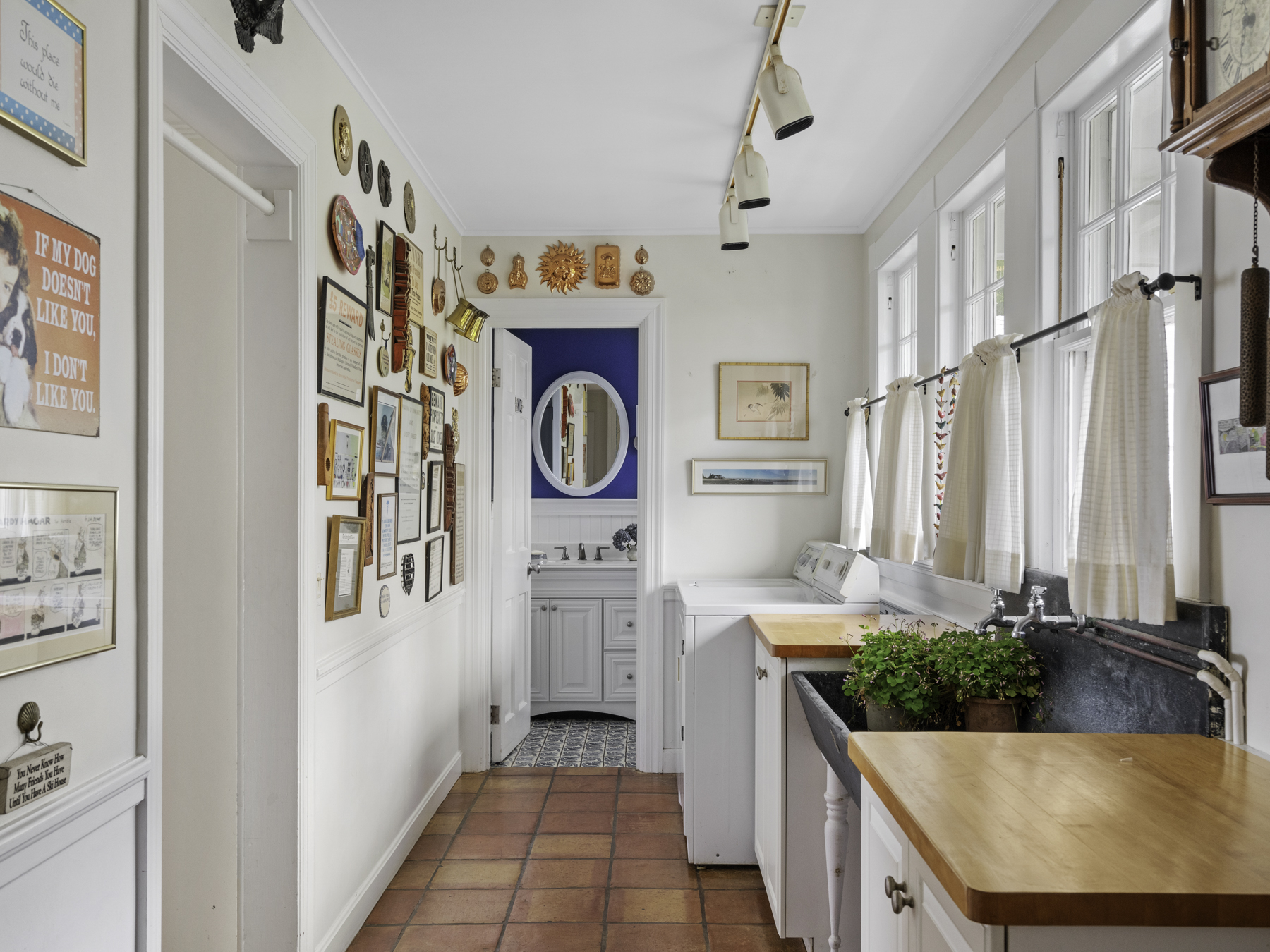 247 King Caesar Road