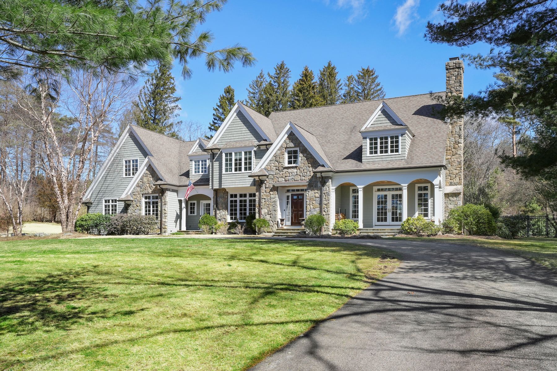 1 Myles Standish Rd 