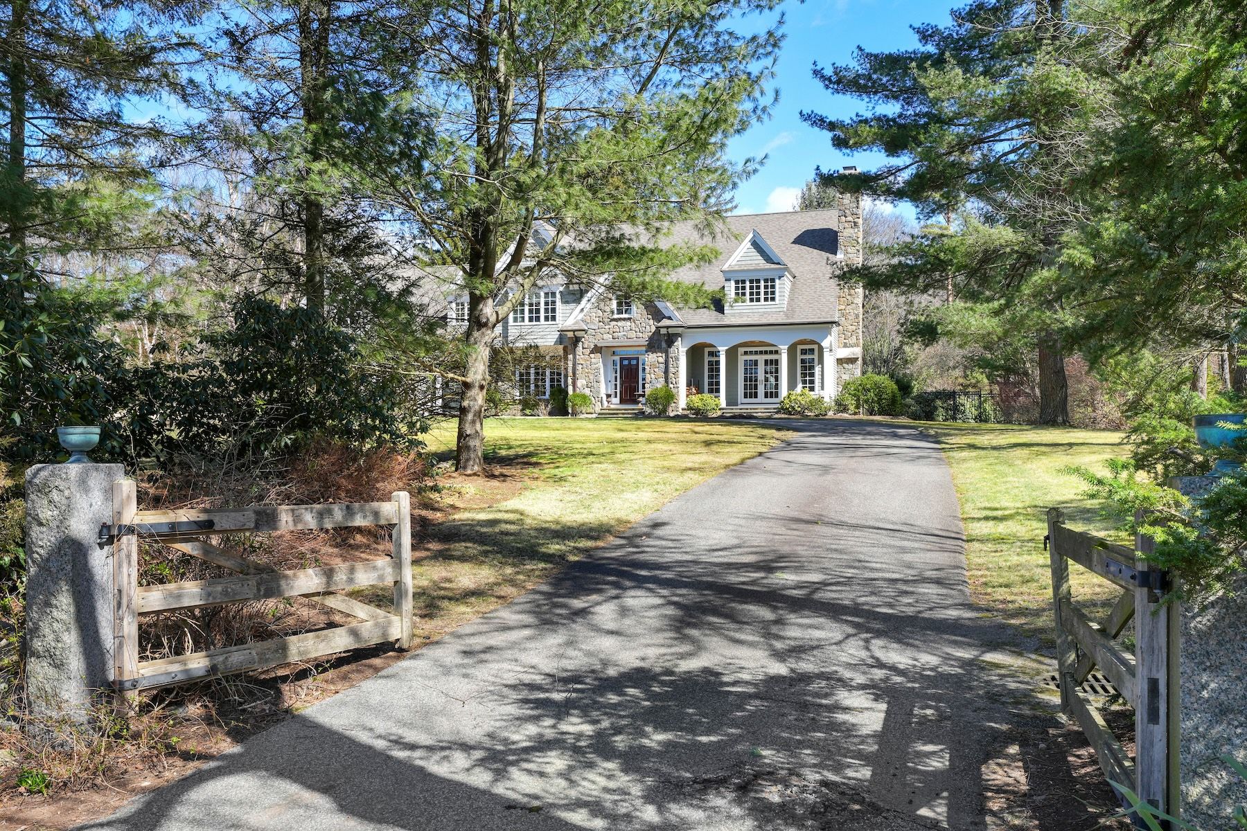 1 Myles Standish Rd 