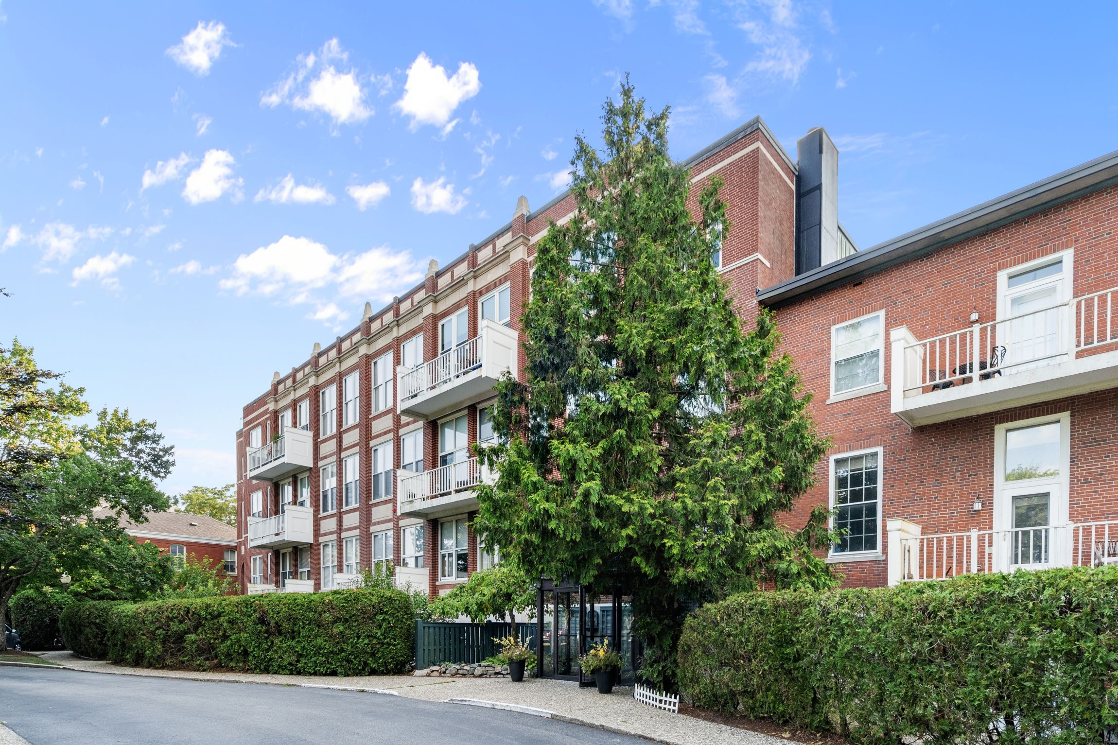 100 Parks Street, Unit 19