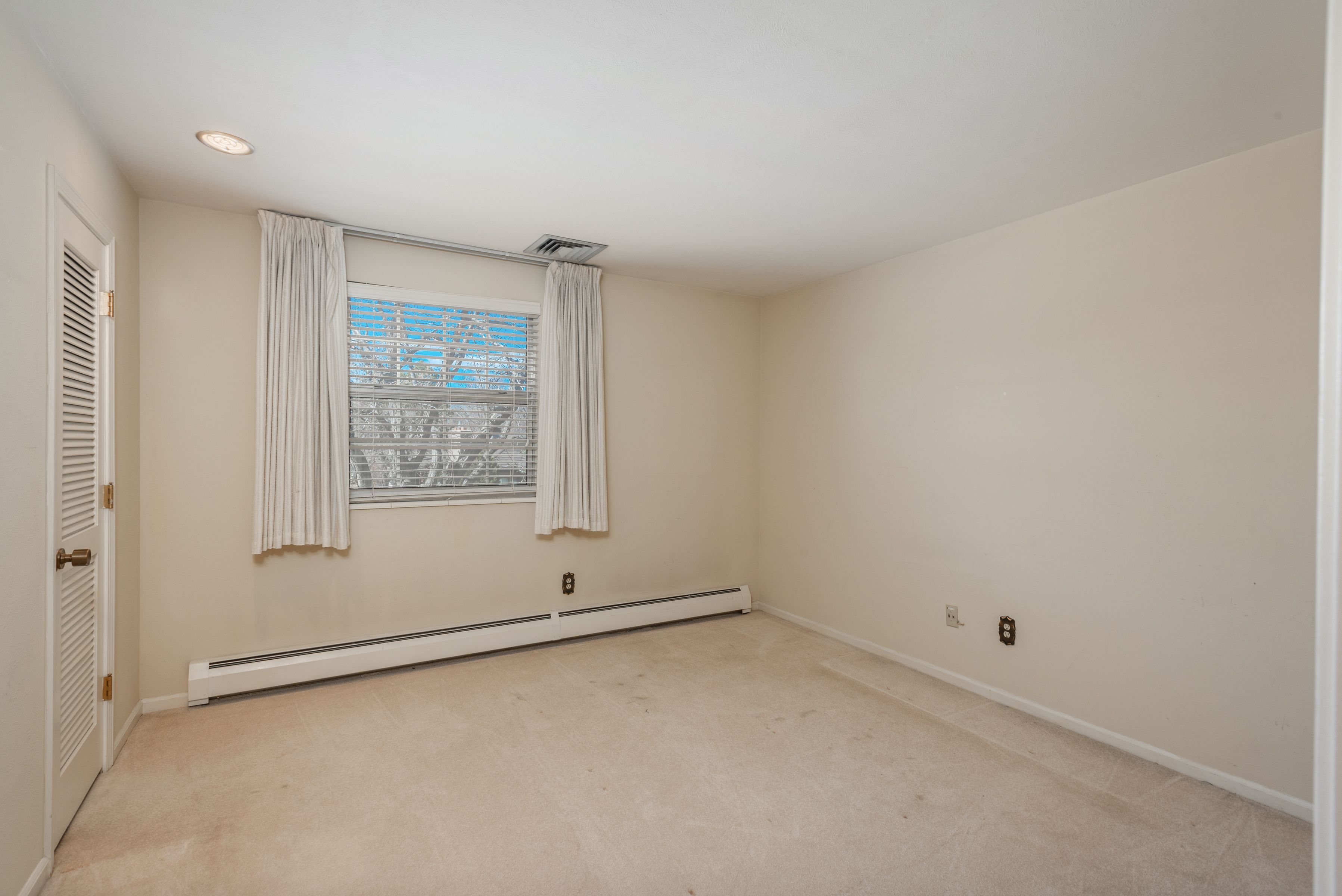 3926 S Magnolia Way 