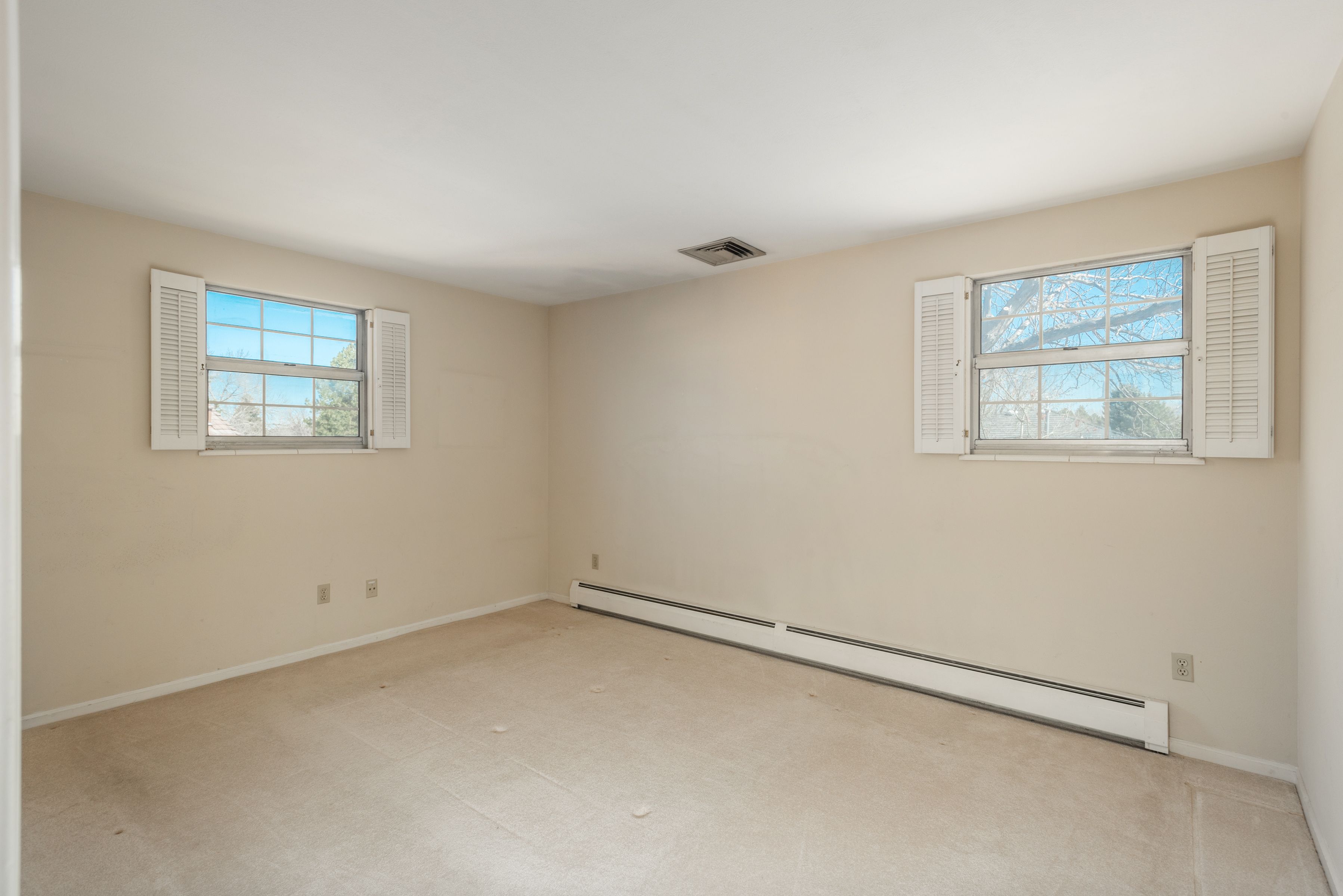 3926 S Magnolia Way 