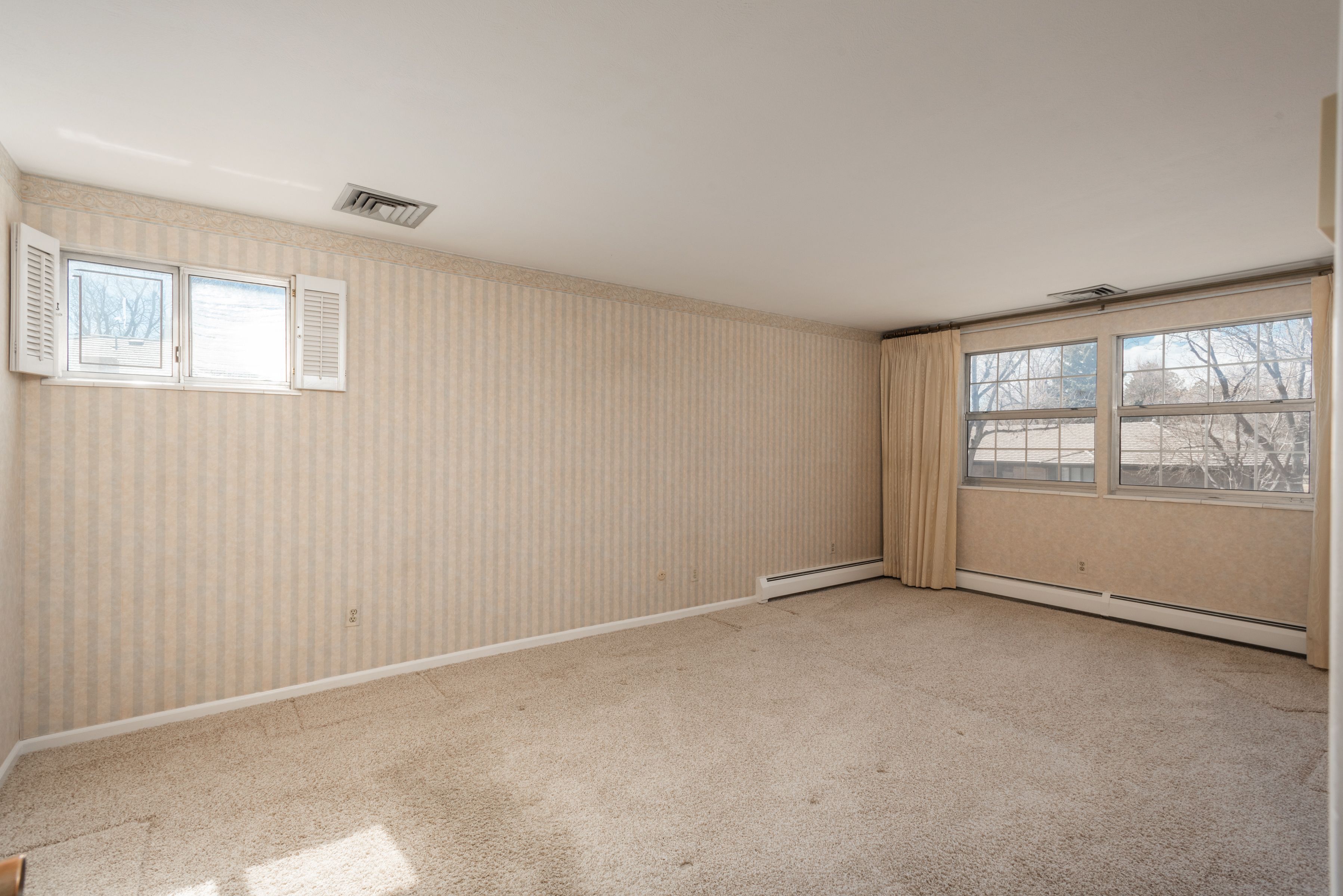 3926 S Magnolia Way 